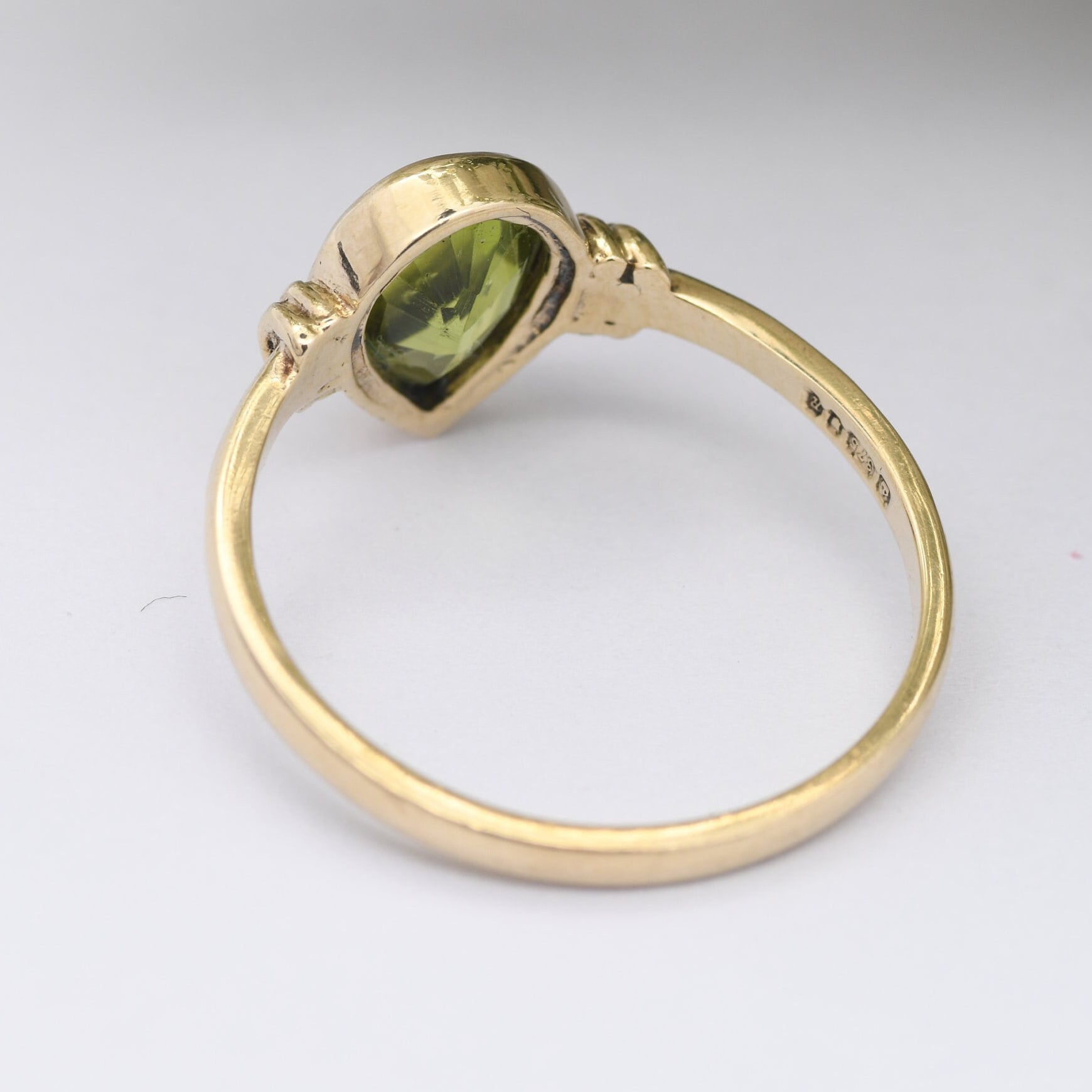 Vintage 9ct Gold Peridot Ring 1991 - Teardrop Stone Solitaire | Pretty Minimalist Ring | UK Size - M 1/2 | US Size - 6 1/2