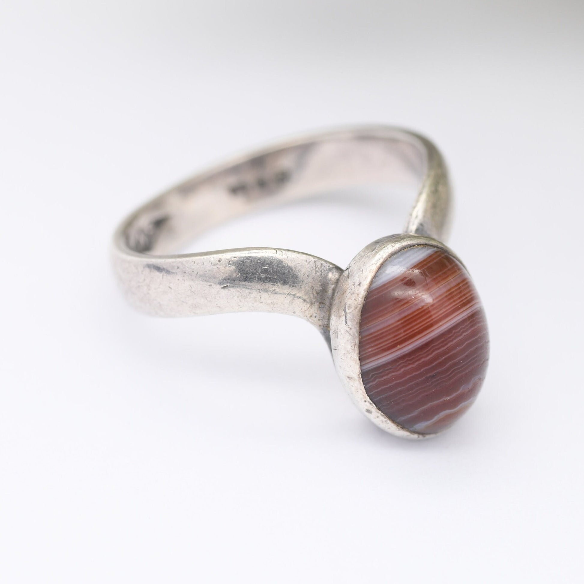 Vintage Sterling Silver Banded Agate Ring 1975 - Mid-Century Modernist Ring | V Shaped Wishbone | UK Size - J 1/2 | US Size - 5