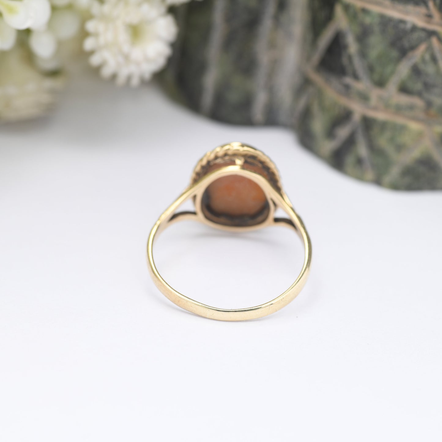 Vintage 9ct Gold Cameo Ring 1985 - Oval Shape Shell Portrait Face Profile | Mid-Century Statement Ring | UK Size - K 1/2 | US Size - 5 1/2