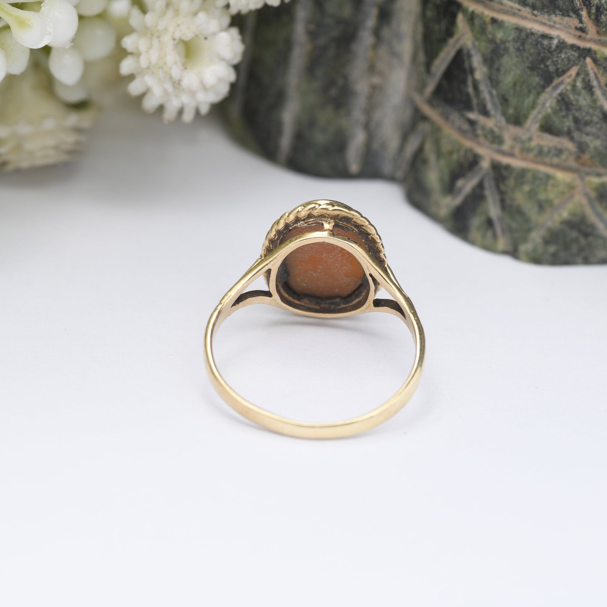 Vintage 9ct Gold Cameo Ring 1985 - Oval Shape Shell Portrait Face Profile | Mid-Century Statement Ring | UK Size - K 1/2 | US Size - 5 1/2