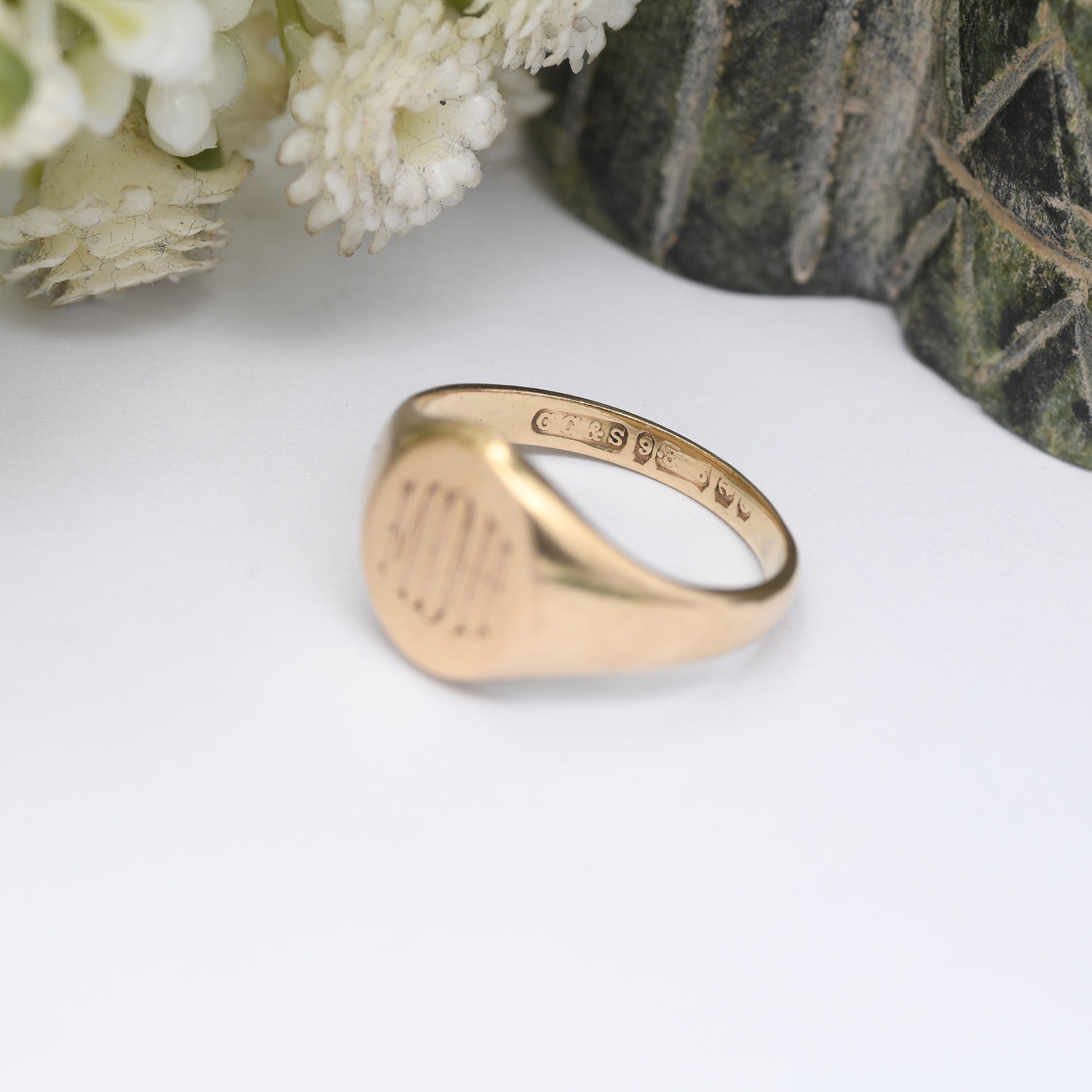 Vintage 9ct Gold Signet Ring - Mid-Century Initial Ring Engraved MDH | Men's Pinkie Ring | UK Size - K 1/2 | US Size - 5 1/2