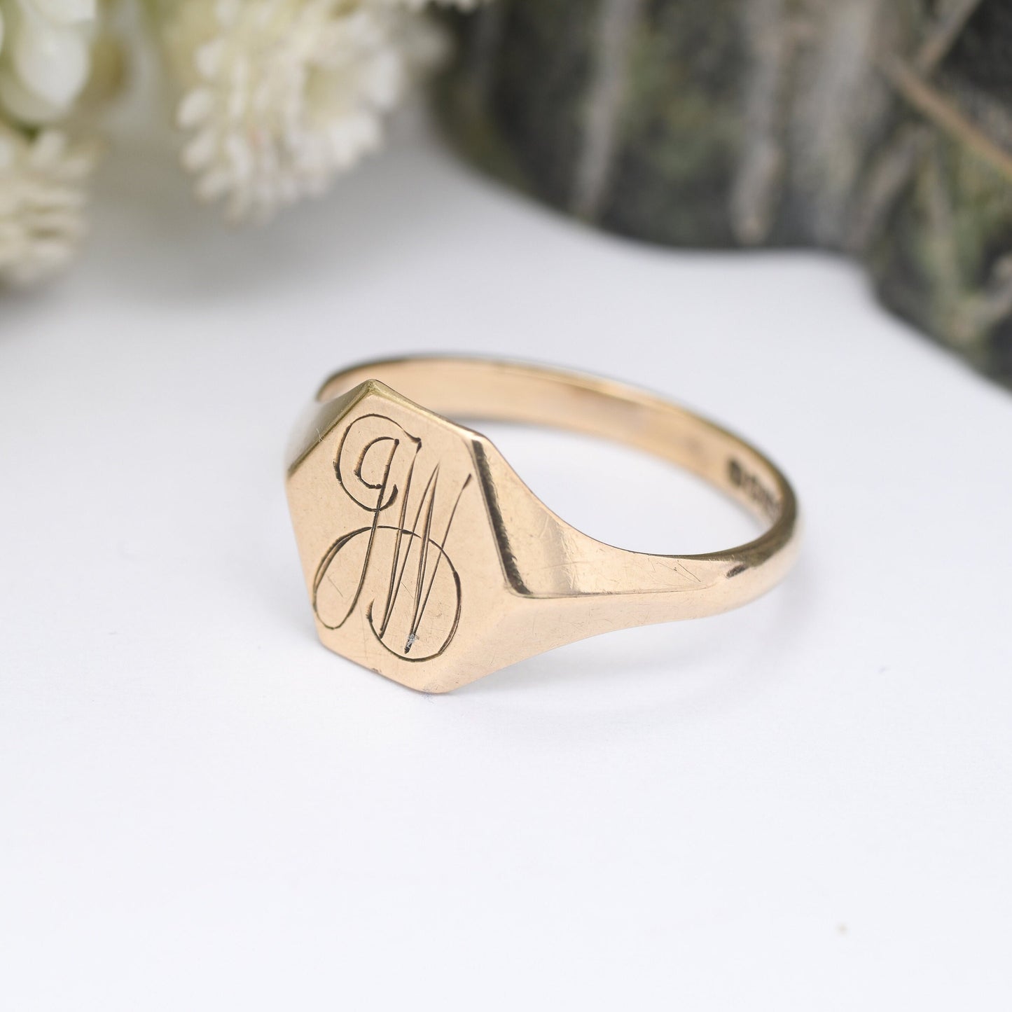 Vintage 9ct Gold Signet Ring 1945 - Mid-Century Engraved Initial Ring JW | Gold Pinkie Ring | UK Size - M 1/2 | US Size - 6 1/2