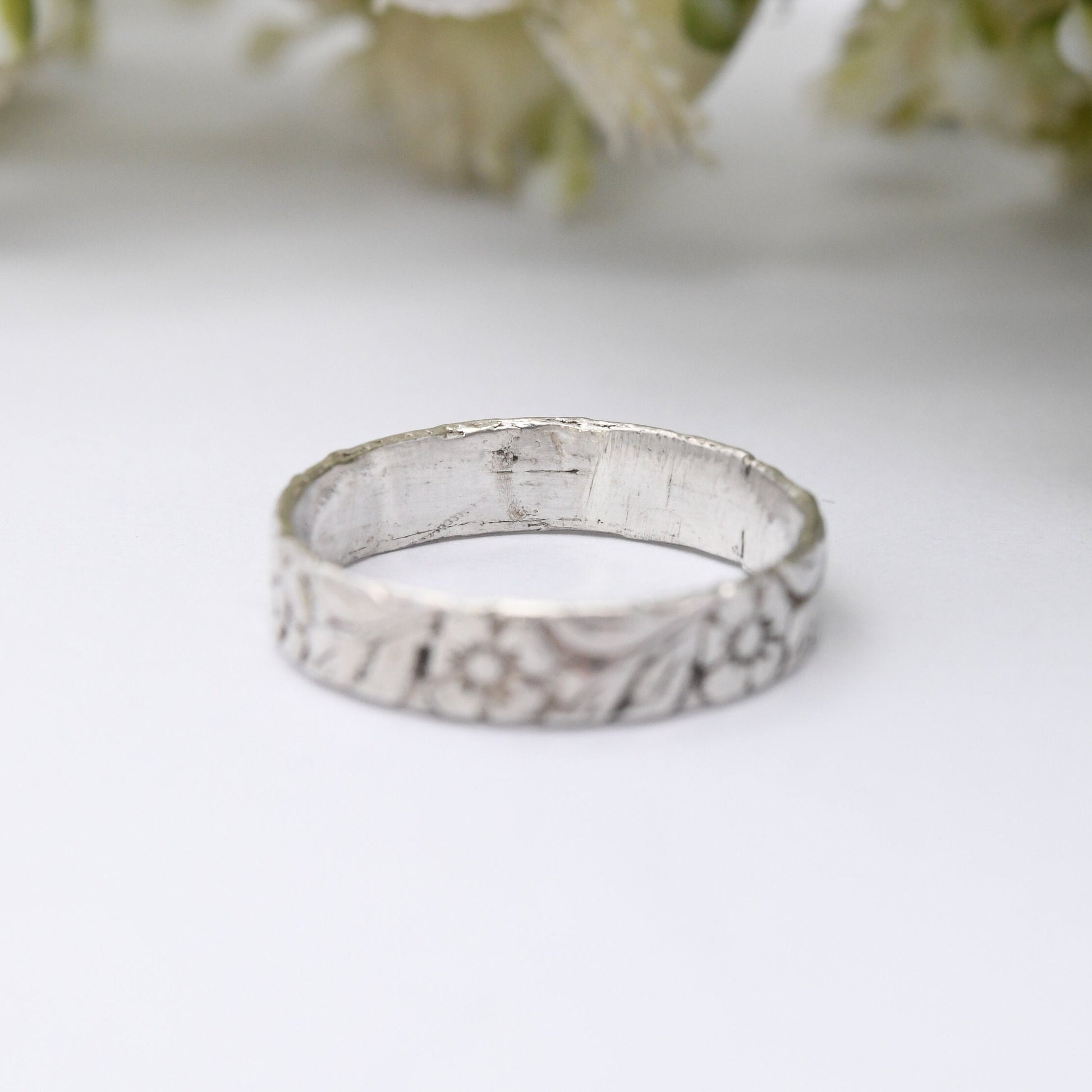 Vintage Silver Flower Band Ring - Floral Leaf Design | Unusual Unisex | UK Size - M 1/2 | US Size - 6 1/2