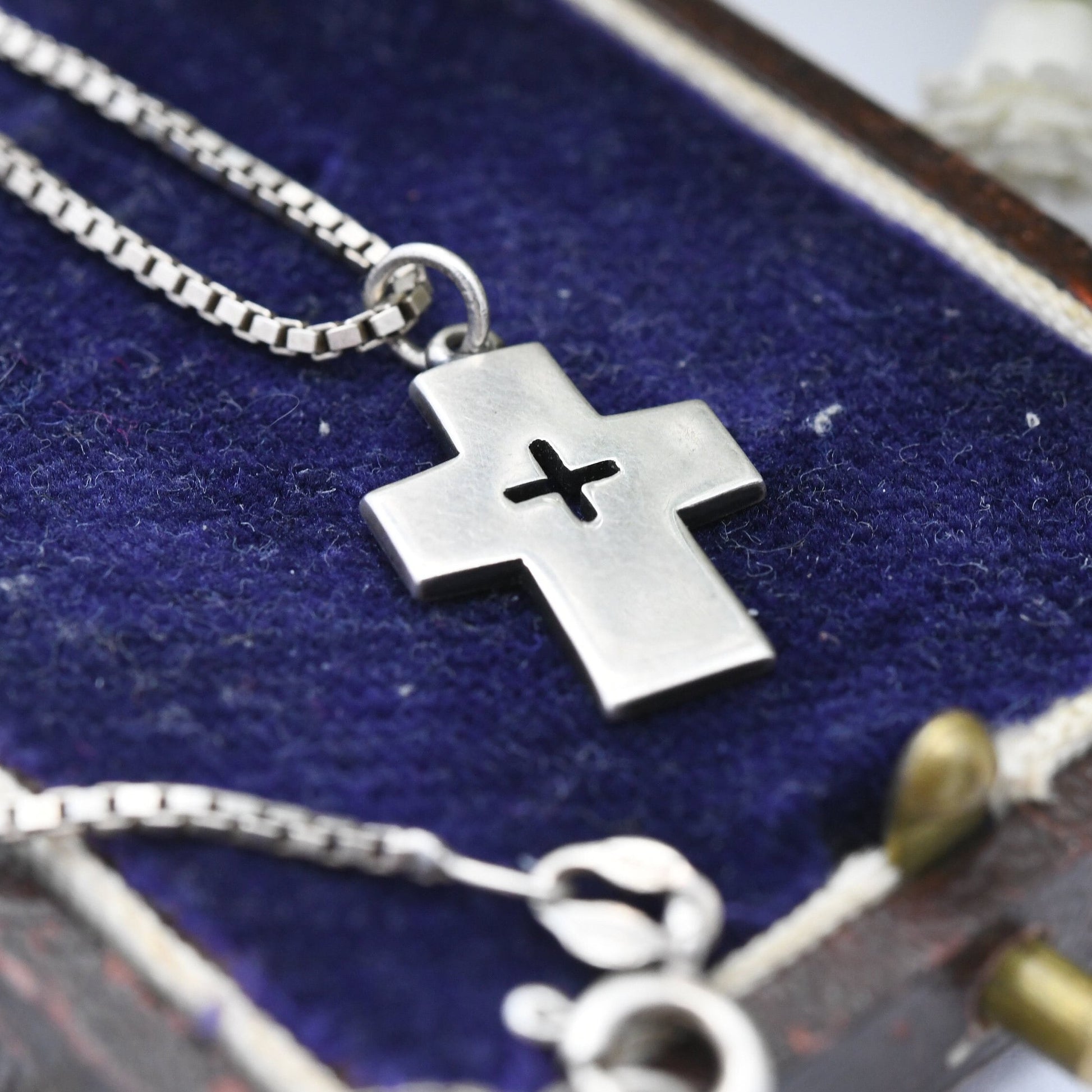 Vintage James Avery Sterling Silver Cross Pendant on Box Chain - Minimalist Christian Jewellery