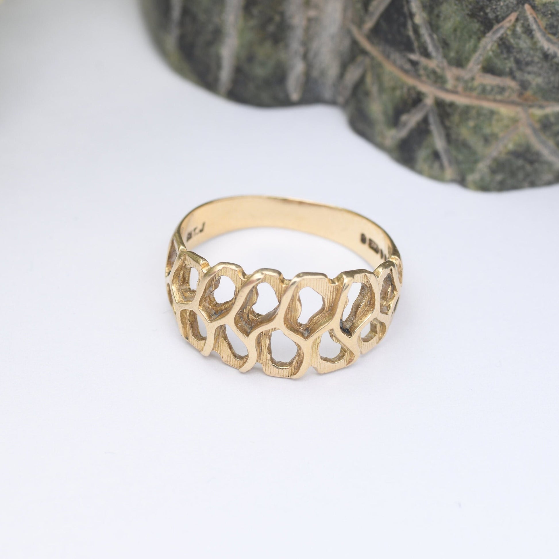 Vintage 9ct Gold Ring 1971 - Modernist Sculptural Brutalist Design | Openwork Space Age | Unisex Crater Ring | UK Size - O | US Size - 7 1/4