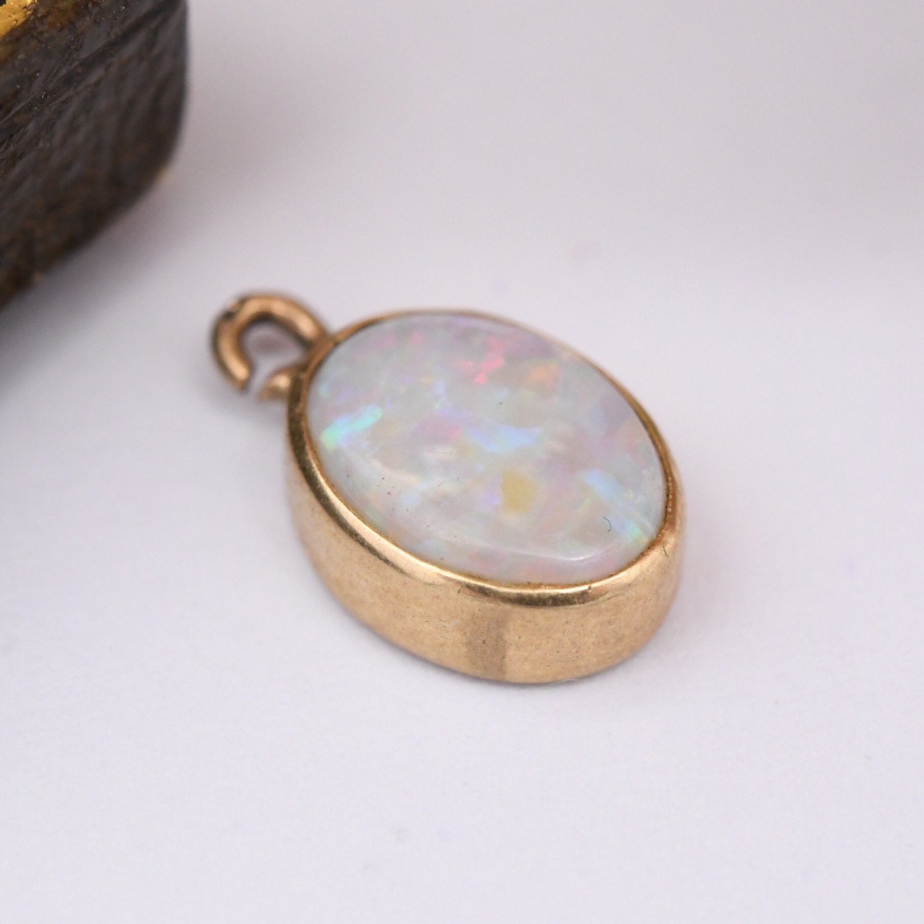 Vintage 9ct Gold Opal Pendant - Small Pendant Charm Necklace | Oval White Opal