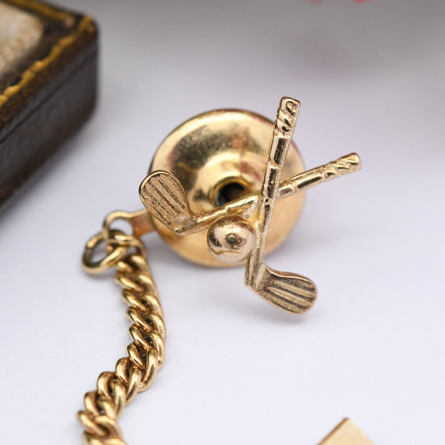 Vintage 9ct Gold Golf Tie Pin - Crossed Golf Clubs and Ball