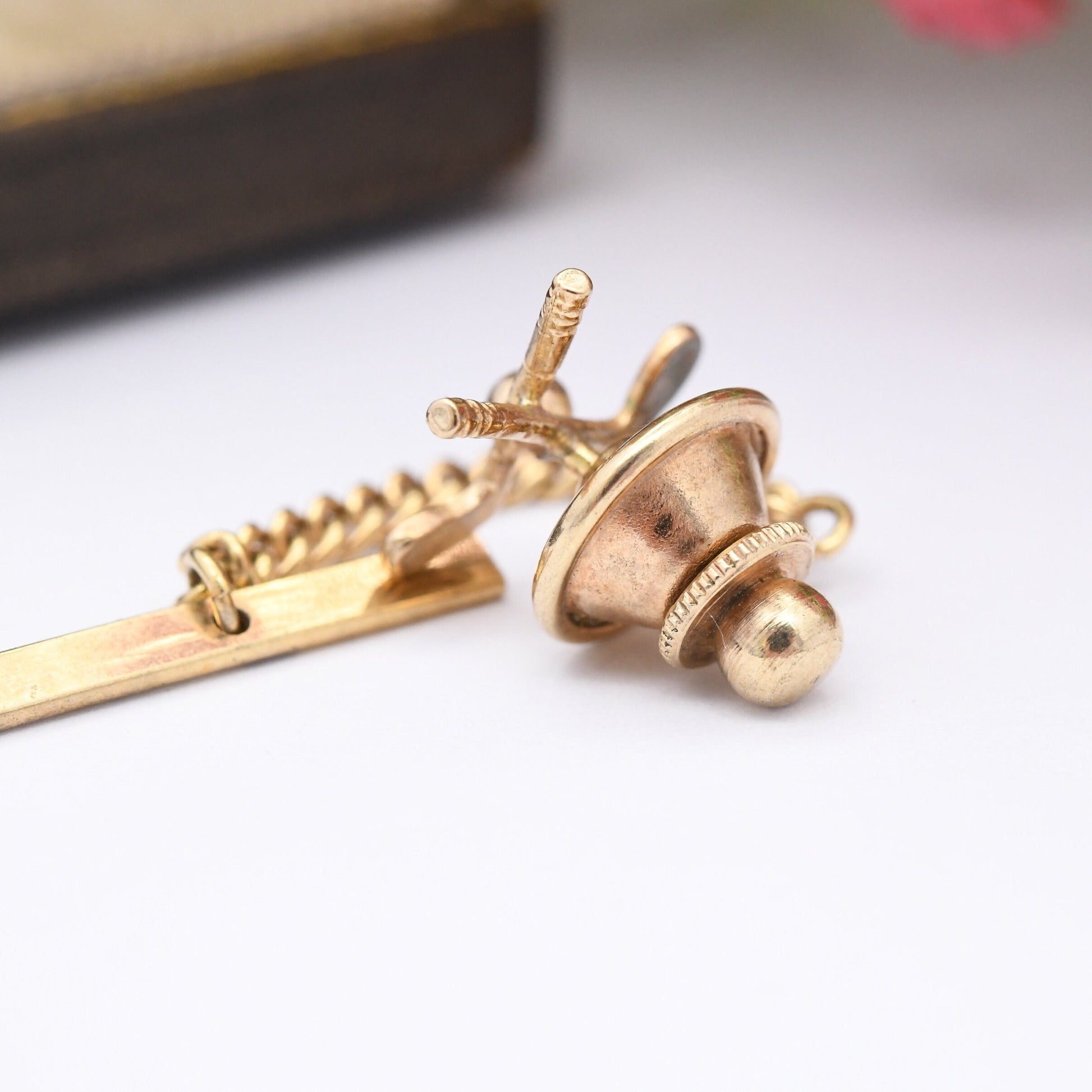 Vintage 9ct Gold Golf Tie Pin - Crossed Golf Clubs and Ball