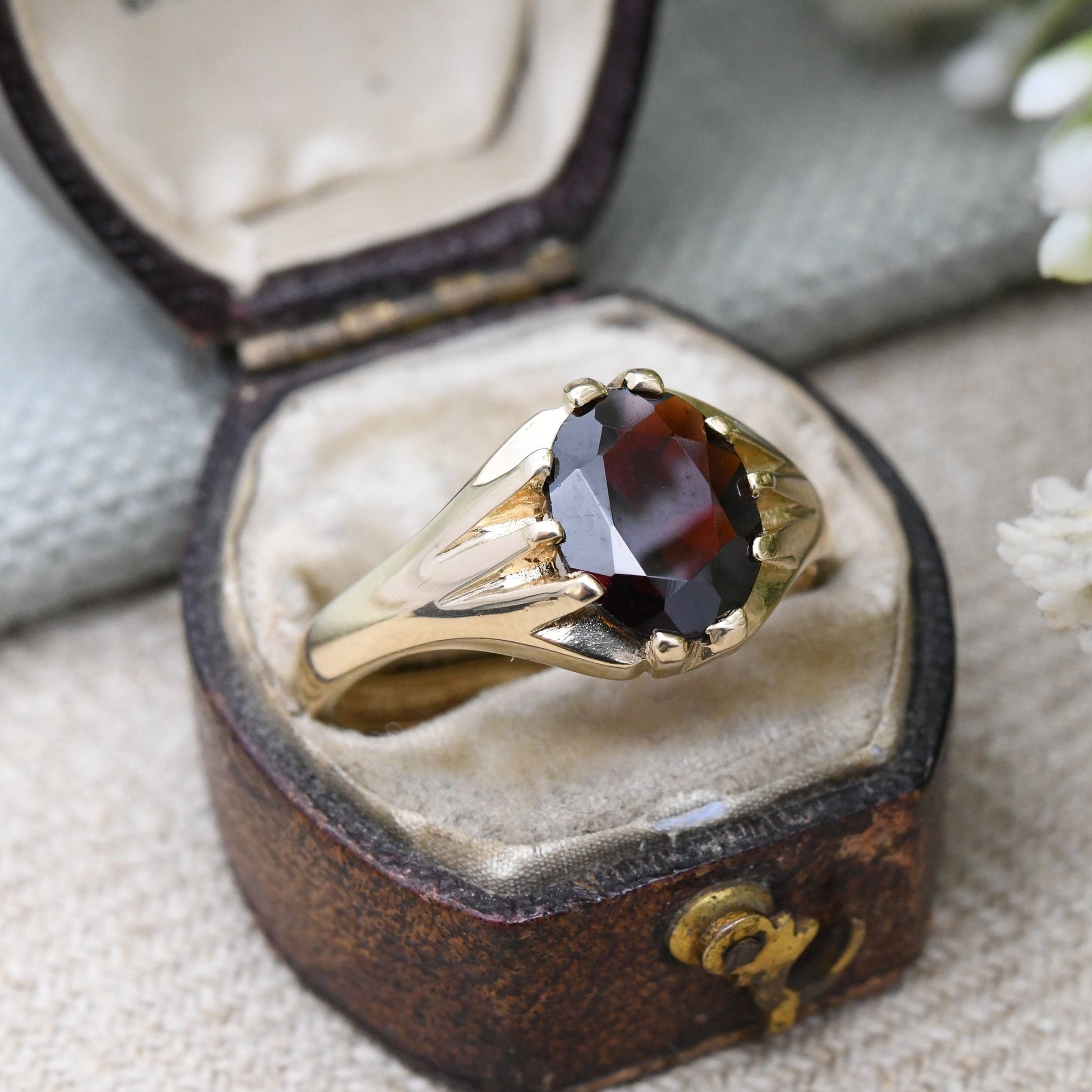 Vintage 9ct Gold Garnet Signet Ring - Statement Large Unisex Gold Jewellery | UK Size - T 1/2 | US Size - 9 3/4