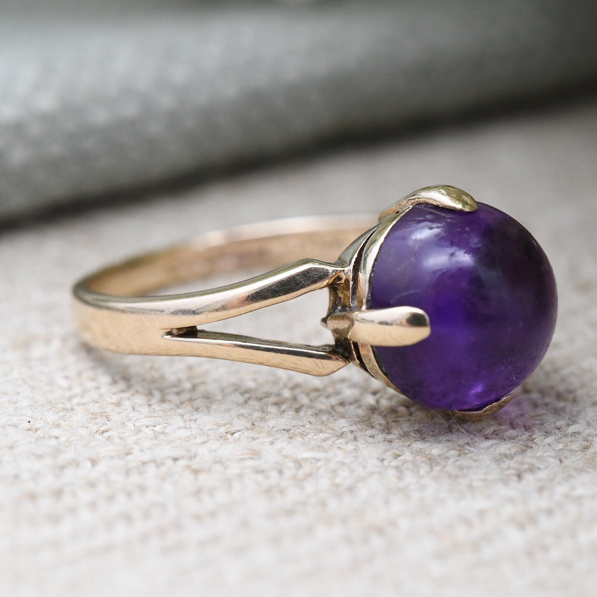 Vintage 9ct Gold Cabochon Amethyst Ring 1970 - Large Purple Stone | by Payton, Pepper & Sons Ltd | UK Size - J 1/2 | US Size - 5