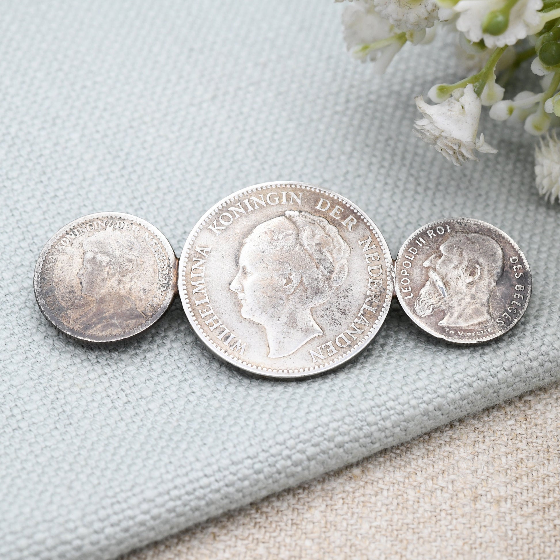 Antique Silver Coin Brooch Three Graduating Size - 1923 Wilhelmina Koningin 1 Gulden 1919 25 Cents 1909 Leopold II 25 Cents Belgium