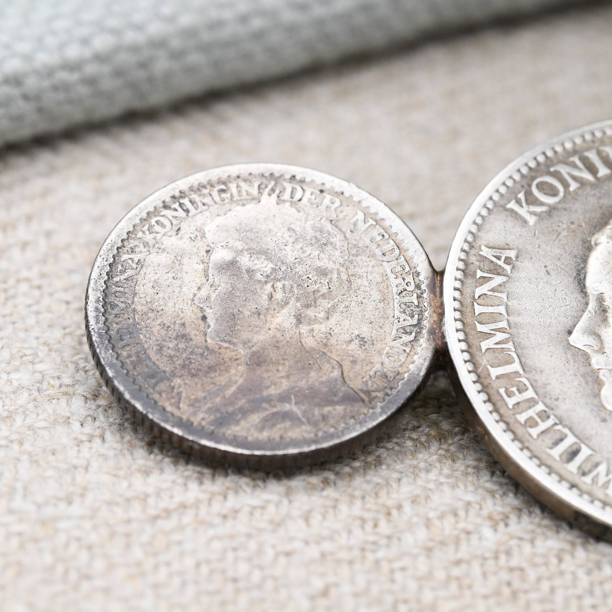 Antique Silver Coin Brooch Three Graduating Size - 1923 Wilhelmina Koningin 1 Gulden 1919 25 Cents 1909 Leopold II 25 Cents Belgium