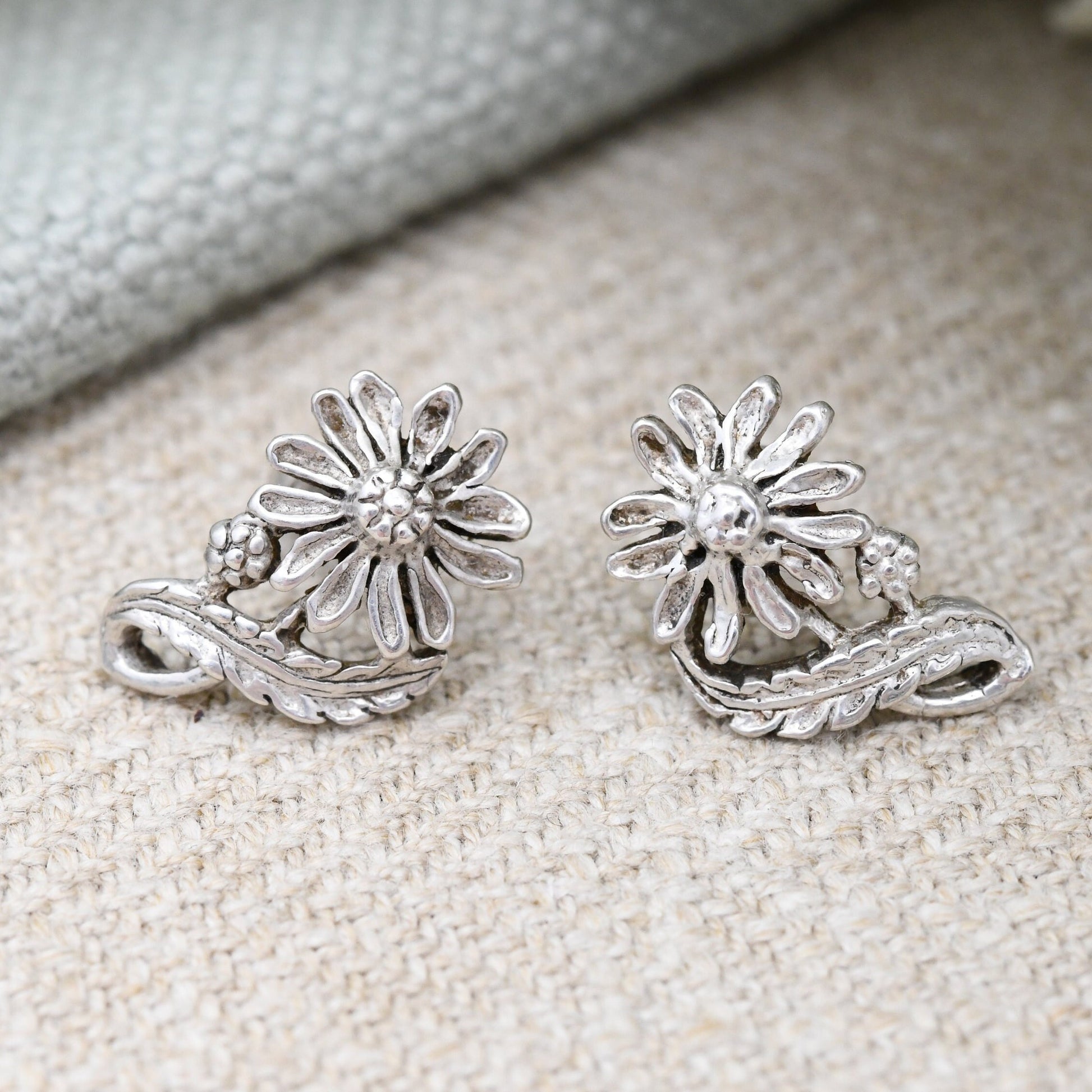 Vintage Sterling Silver Flower Stud Earrings - Detailed Floral Shape