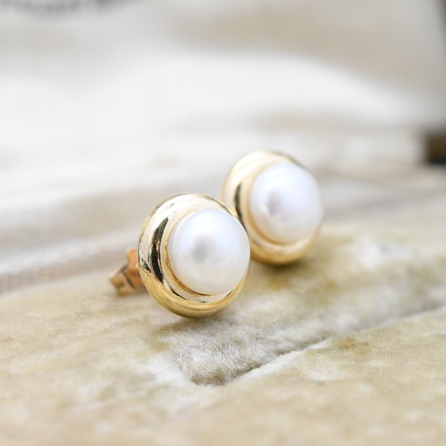 Vintage 9ct Gold Pearl Stud Earrings - White Cultured Pearls | Mid-Century Round Ball Earrings