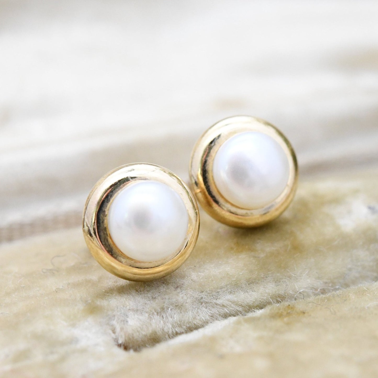 Vintage 9ct Gold Pearl Stud Earrings - White Cultured Pearls | Mid-Century Round Ball Earrings