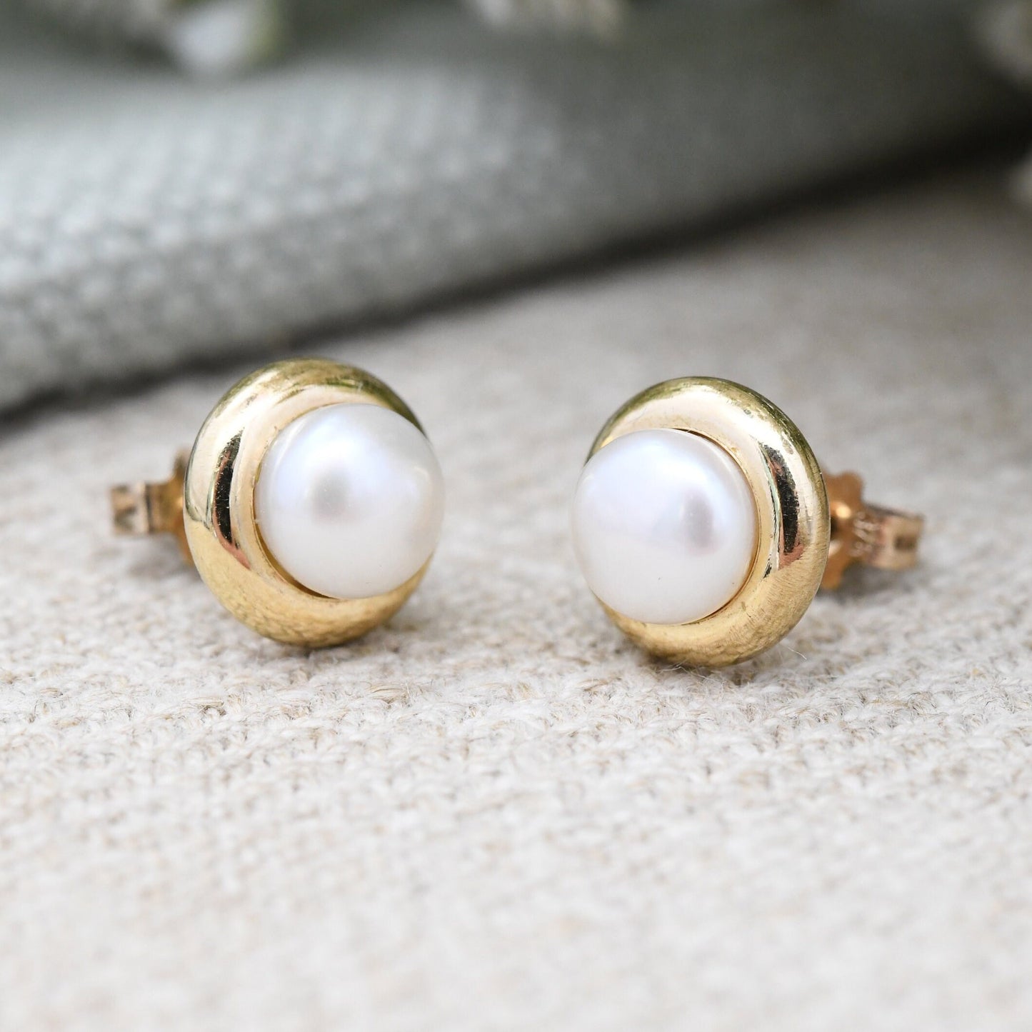 Vintage 9ct Gold Pearl Stud Earrings - White Cultured Pearls | Mid-Century Round Ball Earrings