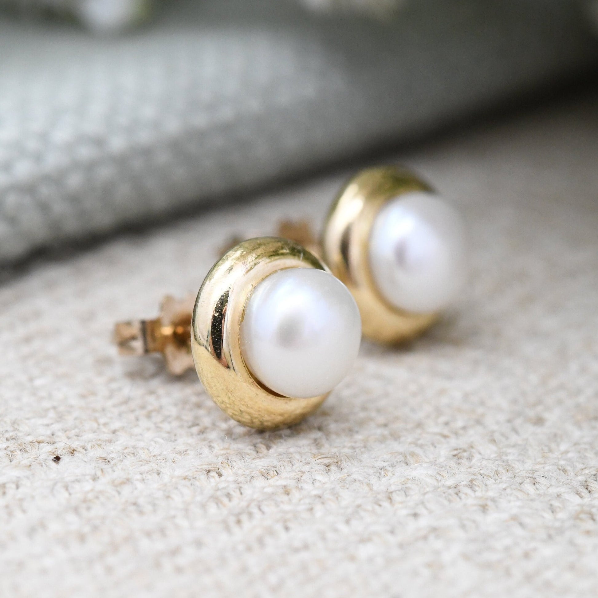 Vintage 9ct Gold Pearl Stud Earrings - White Cultured Pearls | Mid-Century Round Ball Earrings