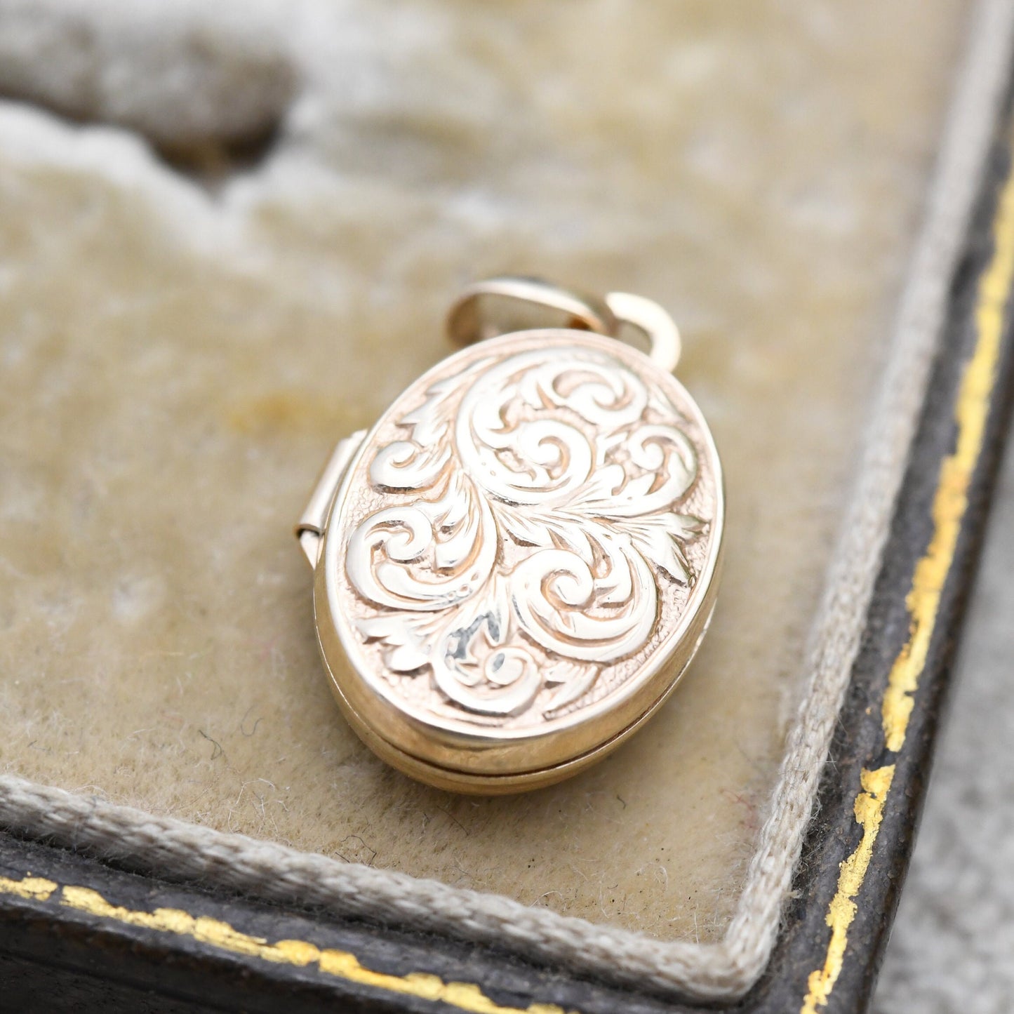 Vintage 9ct Gold Locket Pendant with Scrolling Feather and Leaf Design - Miniature Locket Charm Pendant