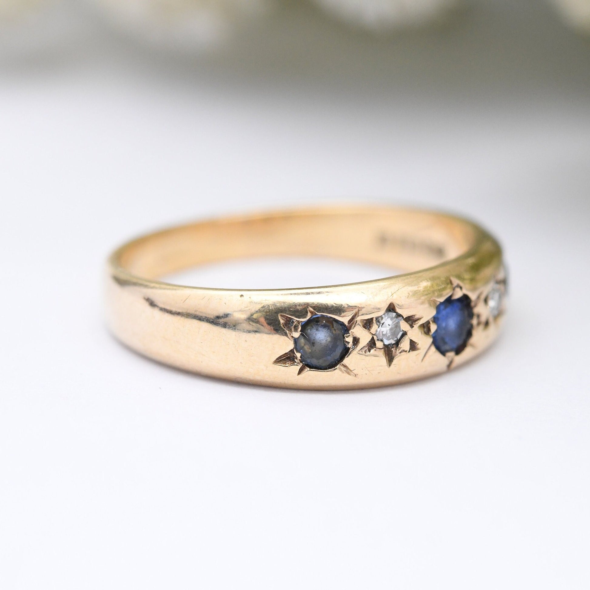 Vintage 9ct Gold Sapphire and Diamond Gypsy Ring Vintage 1976 - Five Stone Blue and White Ring | UK Size - O 1/2 | US Size - 7 1/2