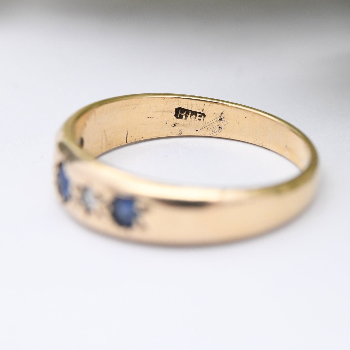 Vintage 9ct Gold Sapphire and Diamond Gypsy Ring Vintage 1976 - Five Stone Blue and White Ring | UK Size - O 1/2 | US Size - 7 1/2