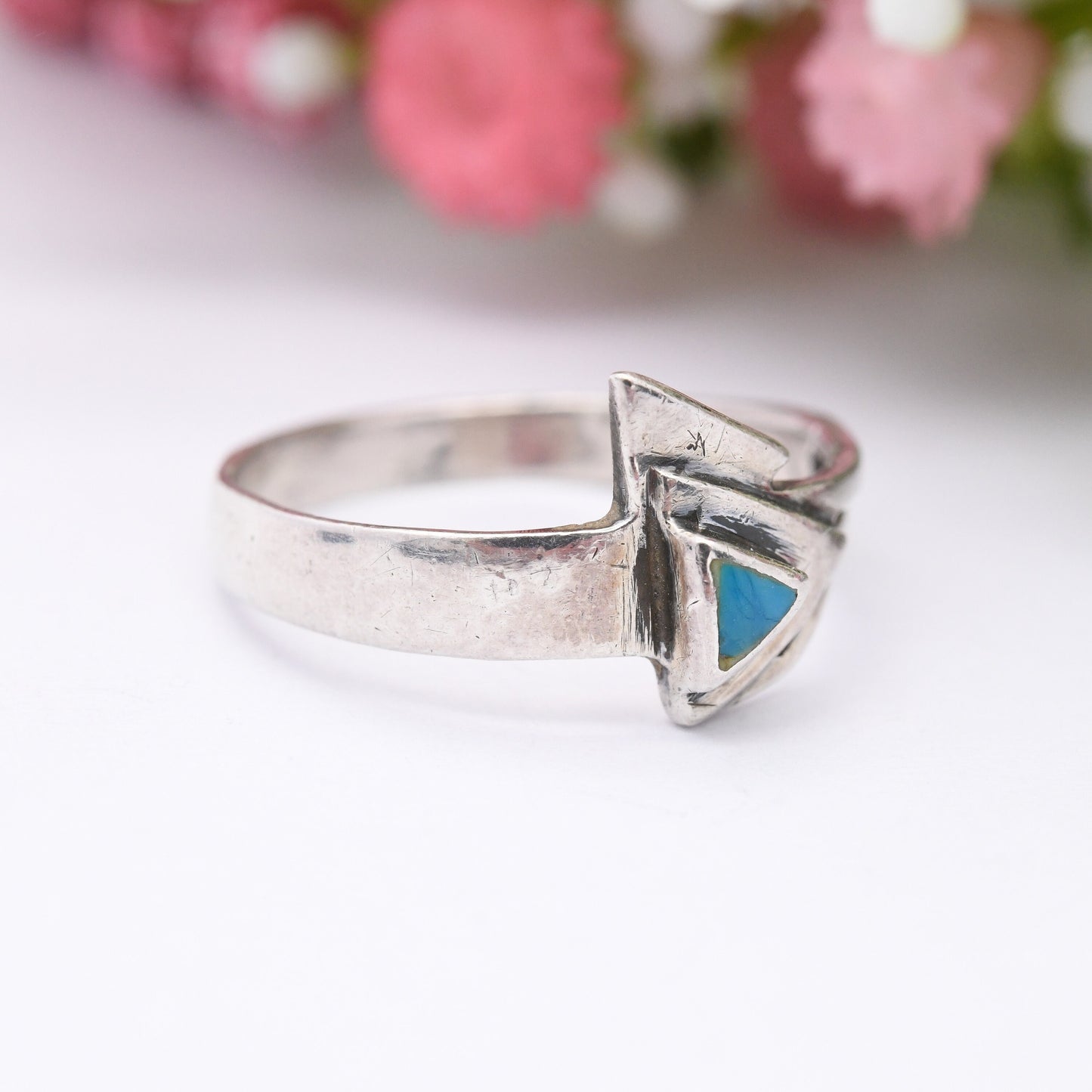 Vintage Sterling Silver Turquoise Ring with Triangle Design - Mid-Century Modernist Arrow Form | UK Size - R | US Size - 8 1/2