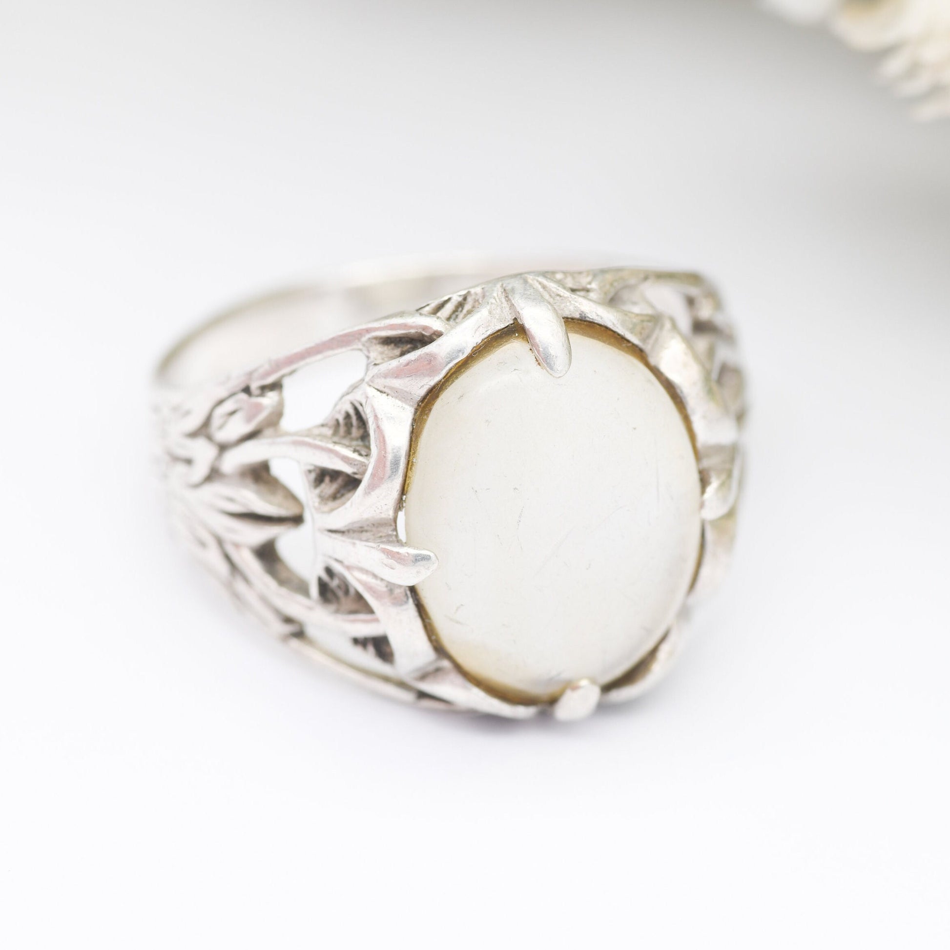 Vintage Sterling Silver Moonstone Ring - Ornate Leaf Shoulders | White and Blue Cabochon Oval Stone | UK Size - Q | US Size - 8