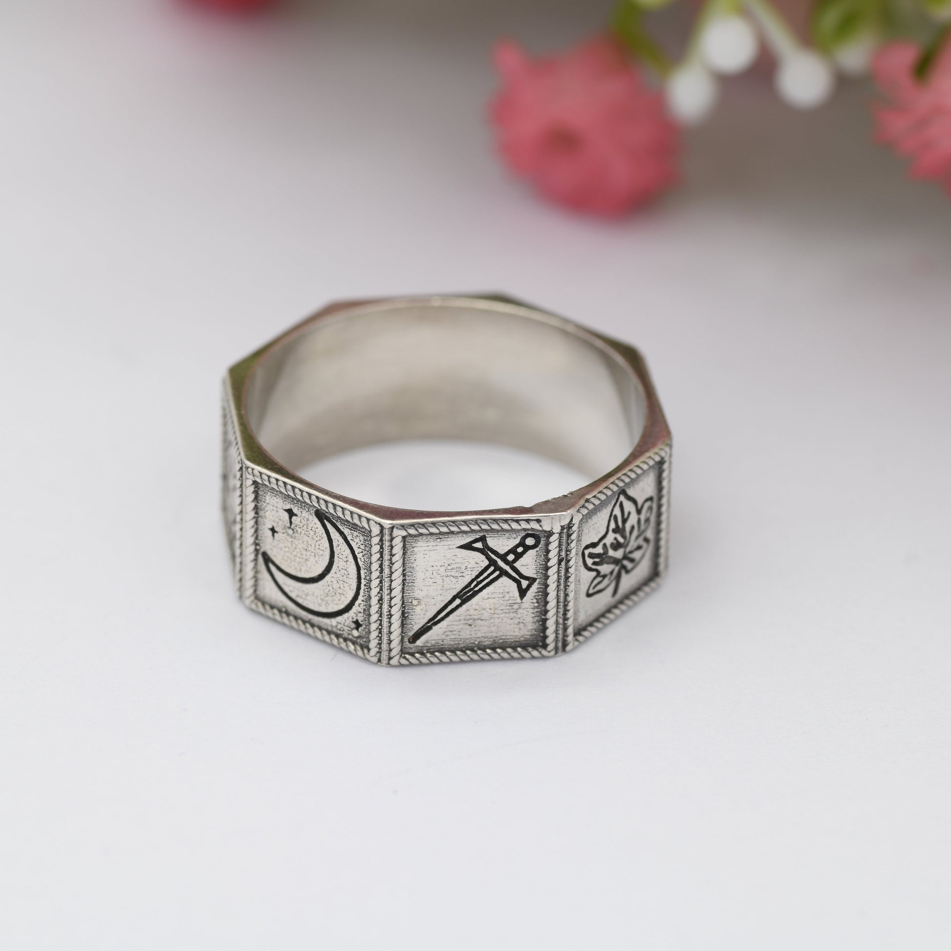 Vintage Sterling Silver Symbol Band Ring - Acorn Pumpkin Wolf Crescent Moon Sword Maple Leaf | Unisex Band | UK Size - T | US Size - 9 1/2