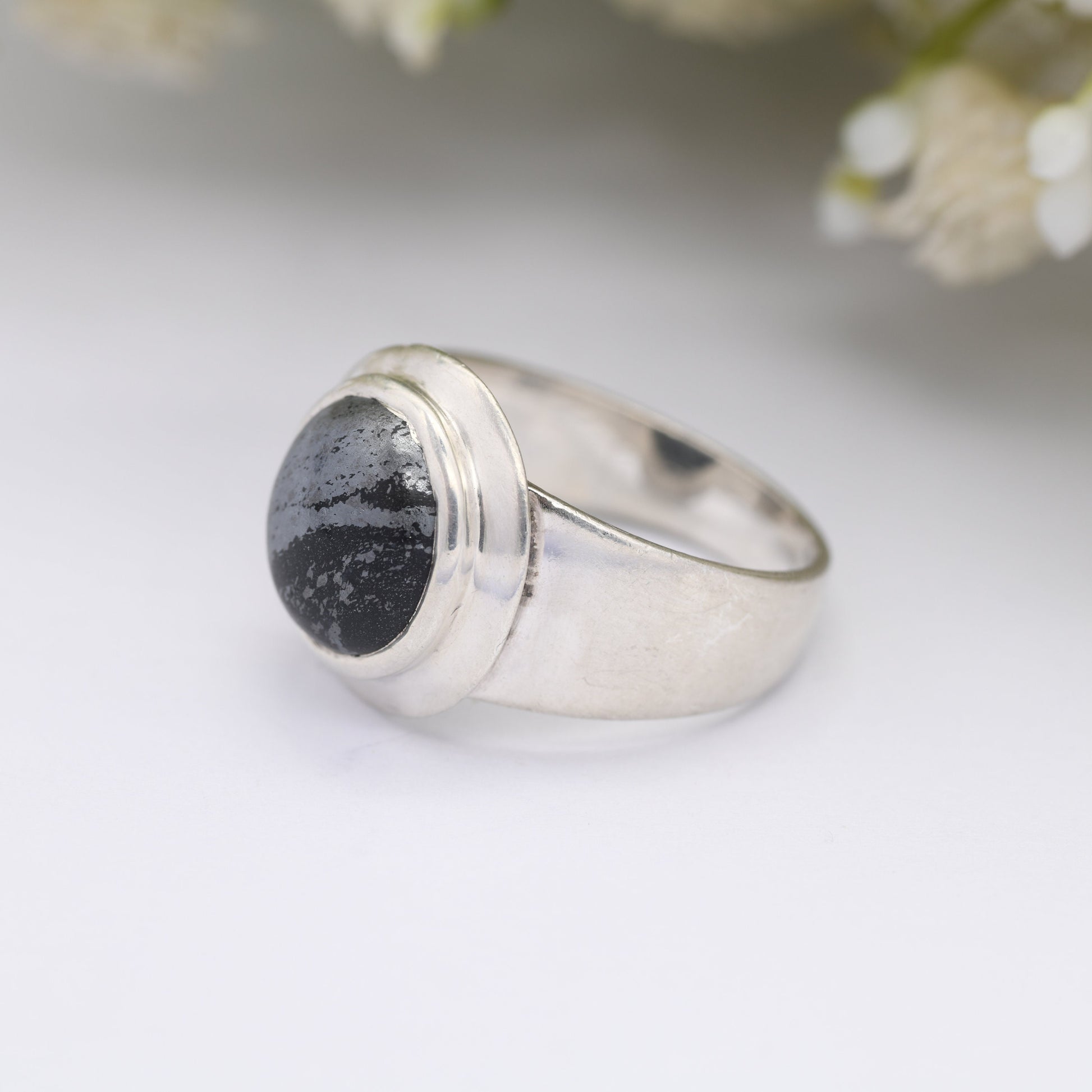 Vintage Sterling Silver Black Stone Ring - Cabochon Gemstone | Mid-Century Unisex Statement Ring | UK Size - P 1/2 | US Size - 7 3/4