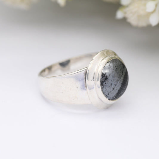 Vintage Sterling Silver Black Stone Ring - Cabochon Gemstone | Mid-Century Unisex Statement Ring | UK Size - P 1/2 | US Size - 7 3/4