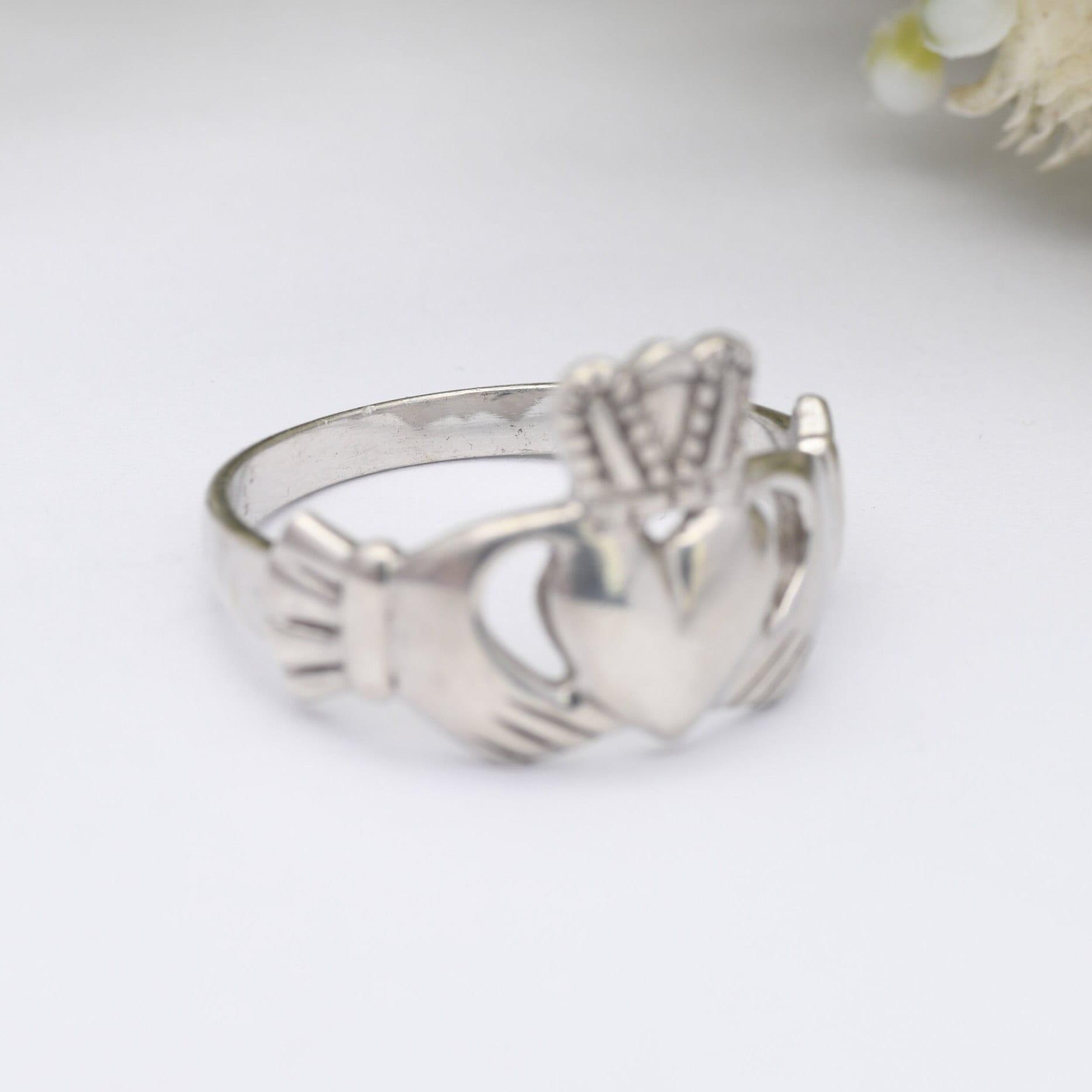 Vintage Sterling Silver Claddagh Ring - Irish Hands Holding Heart Ring | UK Size - S 1/2 | US - 9 3/4