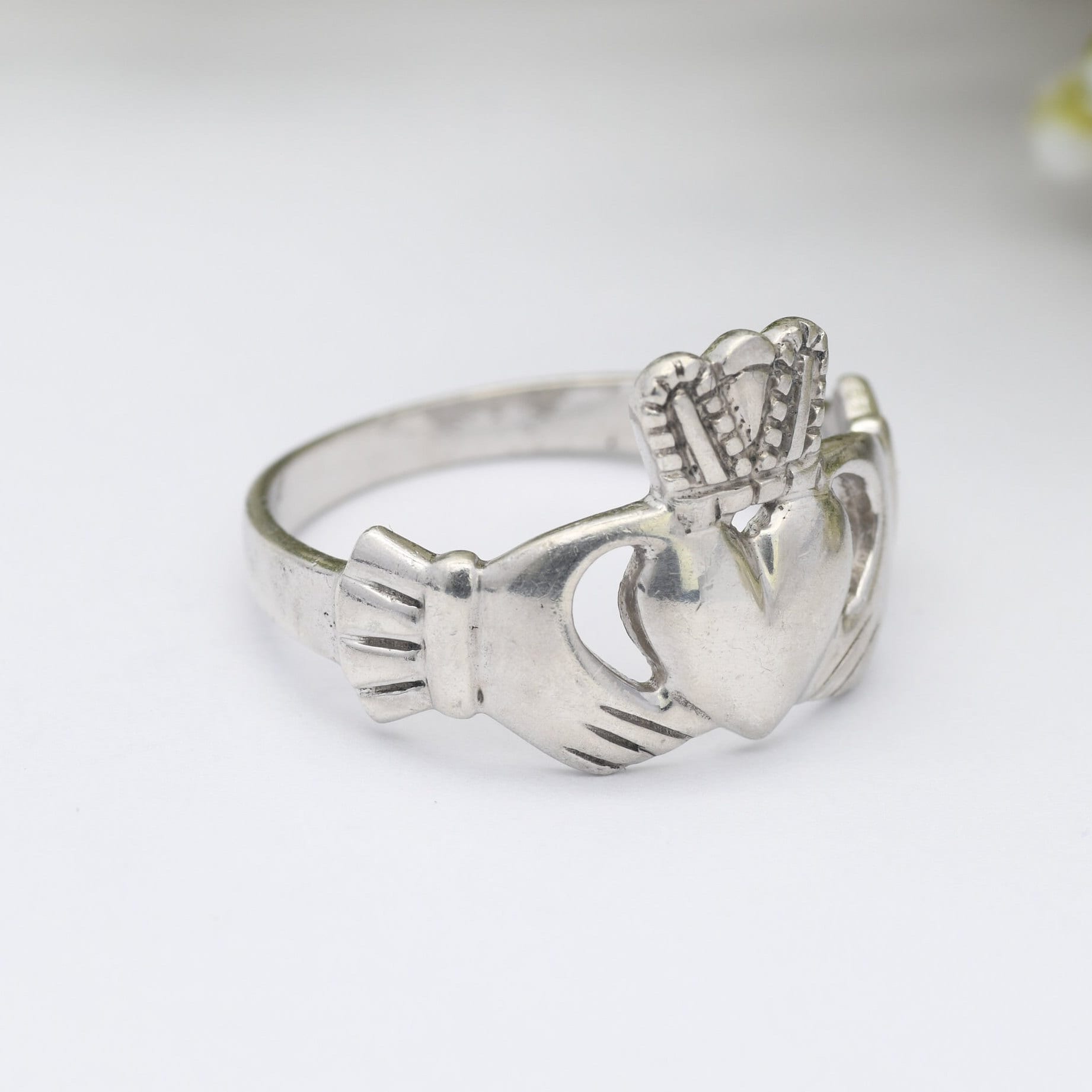 Vintage Sterling Silver Claddagh Ring - Irish Hands Holding Heart Ring | UK Size - S 1/2 | US - 9 3/4