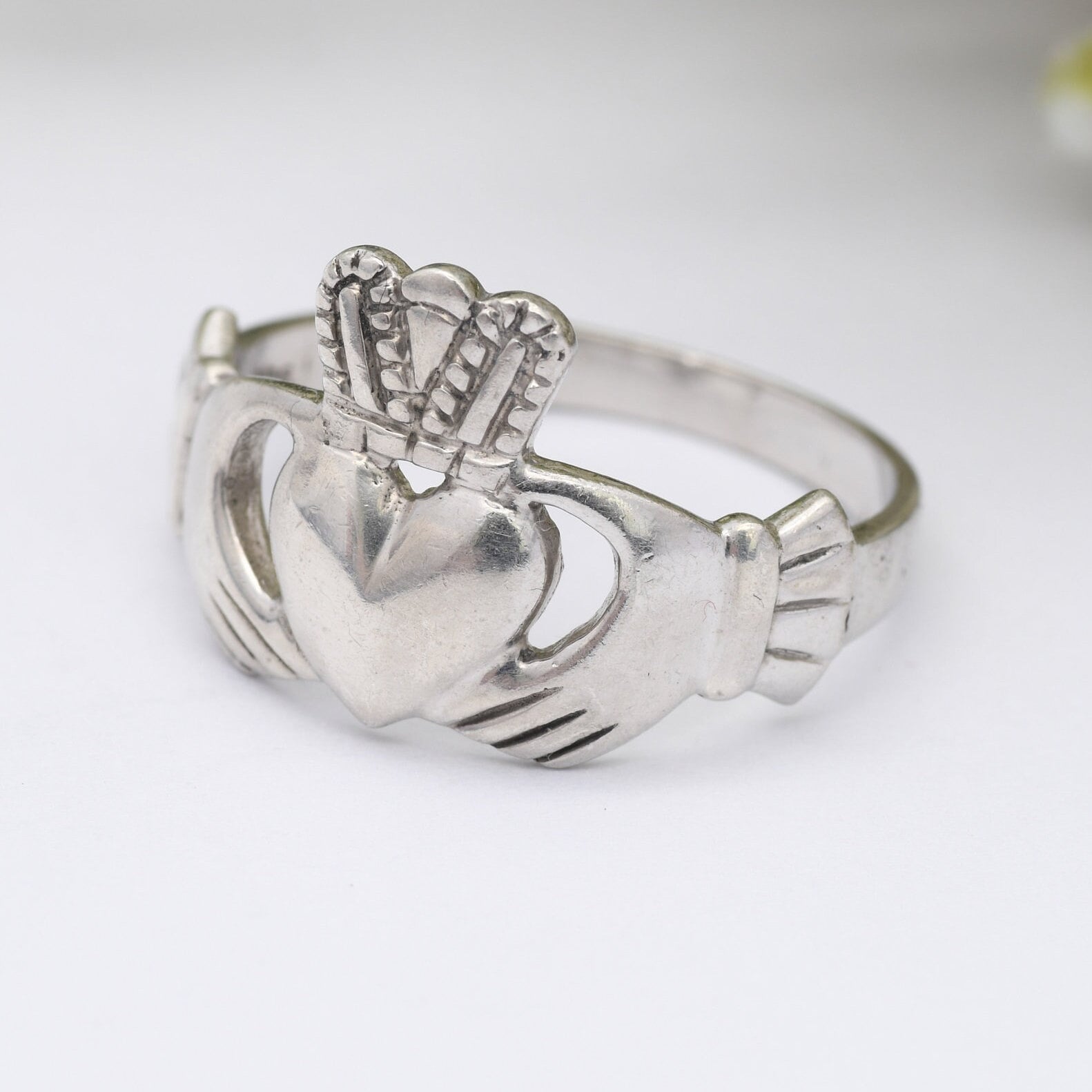 Vintage Sterling Silver Claddagh Ring - Irish Hands Holding Heart Ring | UK Size - S 1/2 | US - 9 3/4