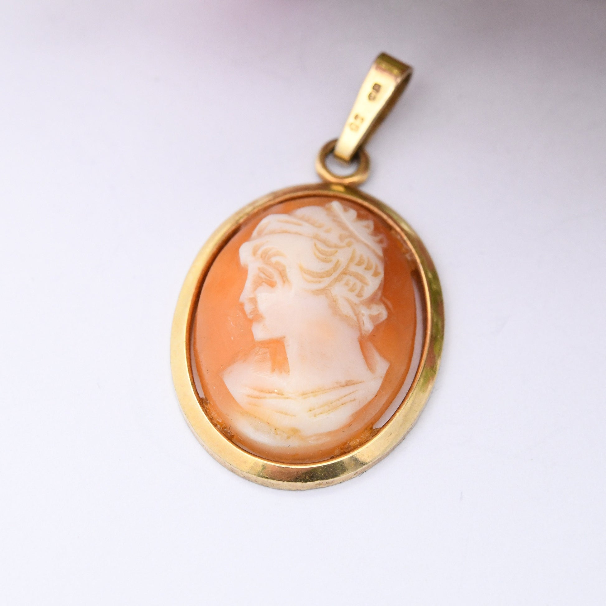 Vintage 9ct Gold Cameo Pendant by Andreas Daub A*D 1971 - Mid-Century Designer Gold | Classical Profile