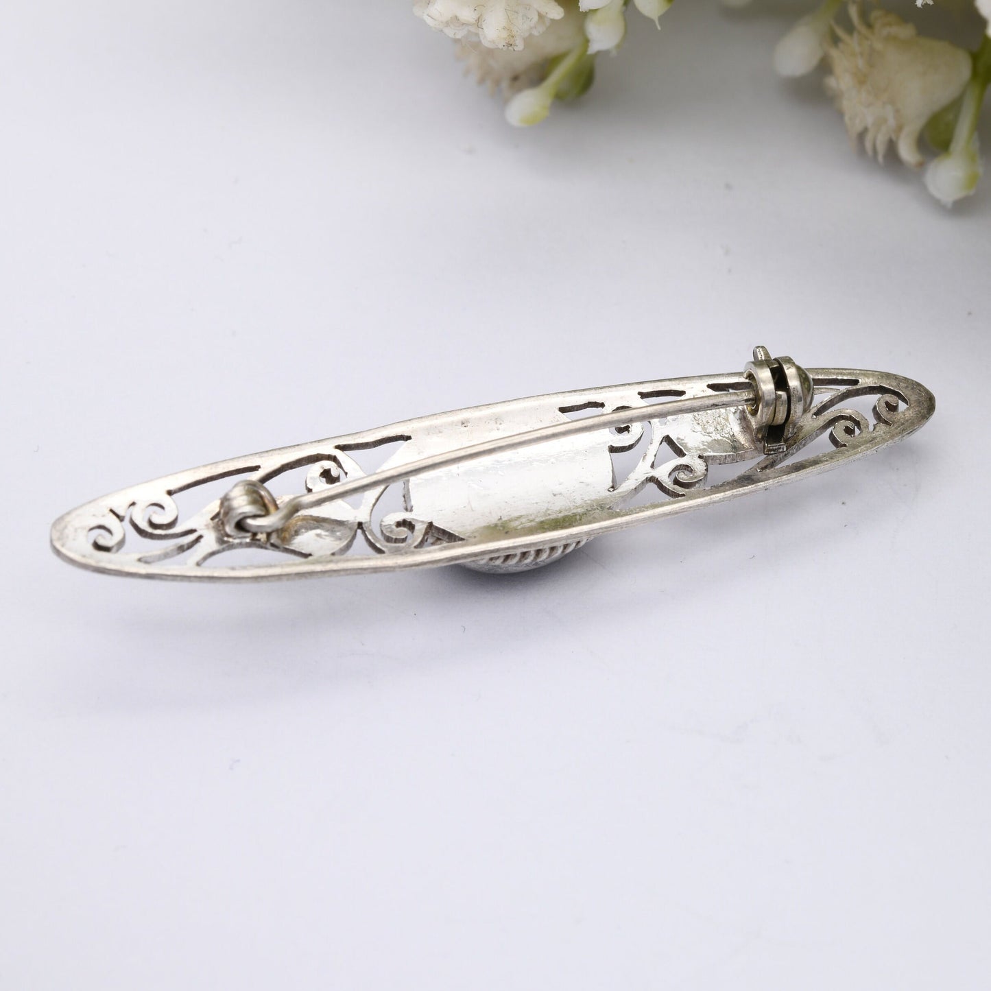 Vintage Sterling Silver Onyx Bar Brooch - Openwork Leaf Design | Oval Cabochon Black Stone