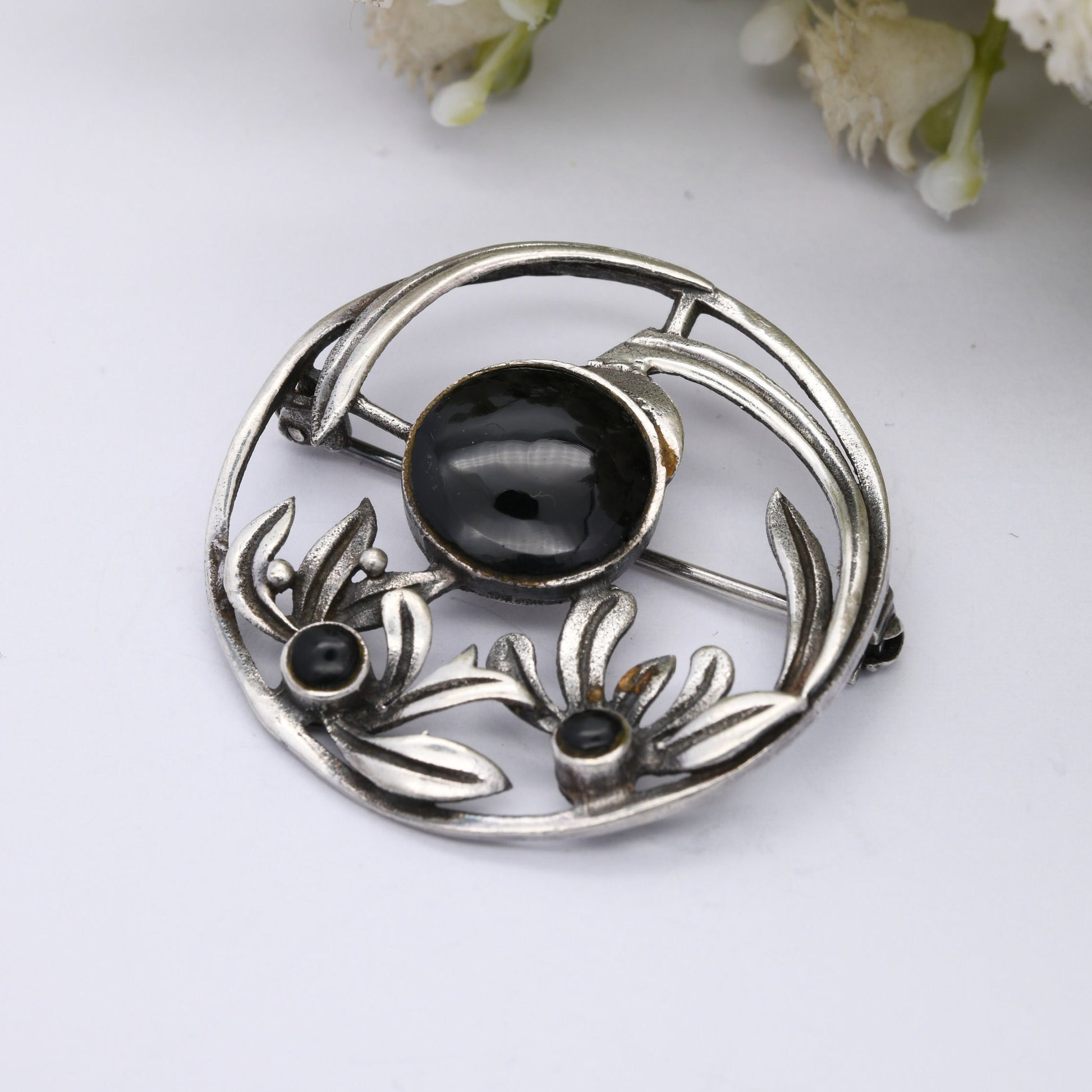 Vintage Sterling Silver Onyx Leaf Brooch - Openwork Flower Design | Artistic Circle Shape