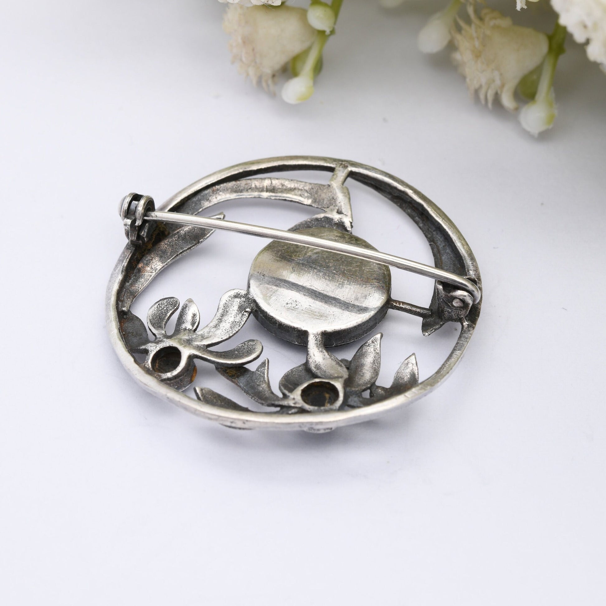 Vintage Sterling Silver Onyx Leaf Brooch - Openwork Flower Design | Artistic Circle Shape