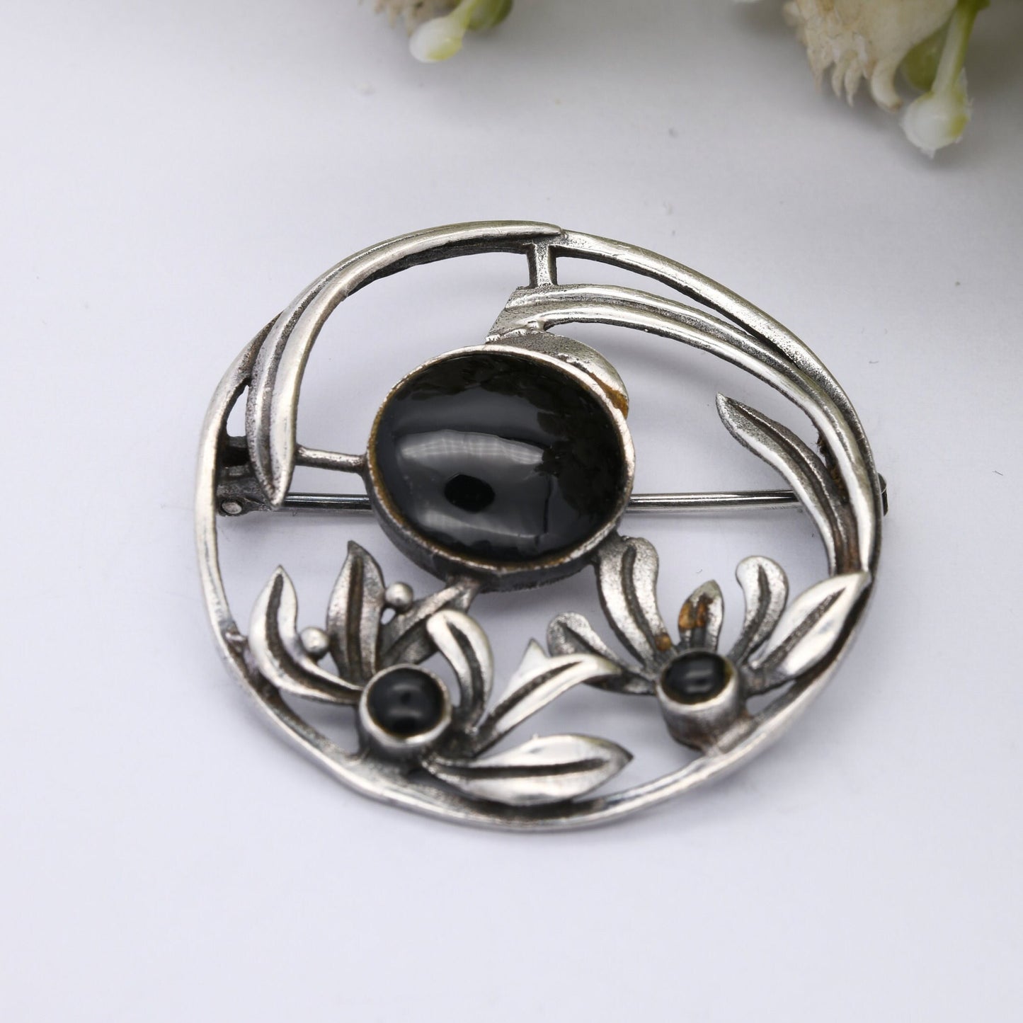 Vintage Sterling Silver Onyx Leaf Brooch - Openwork Flower Design | Artistic Circle Shape