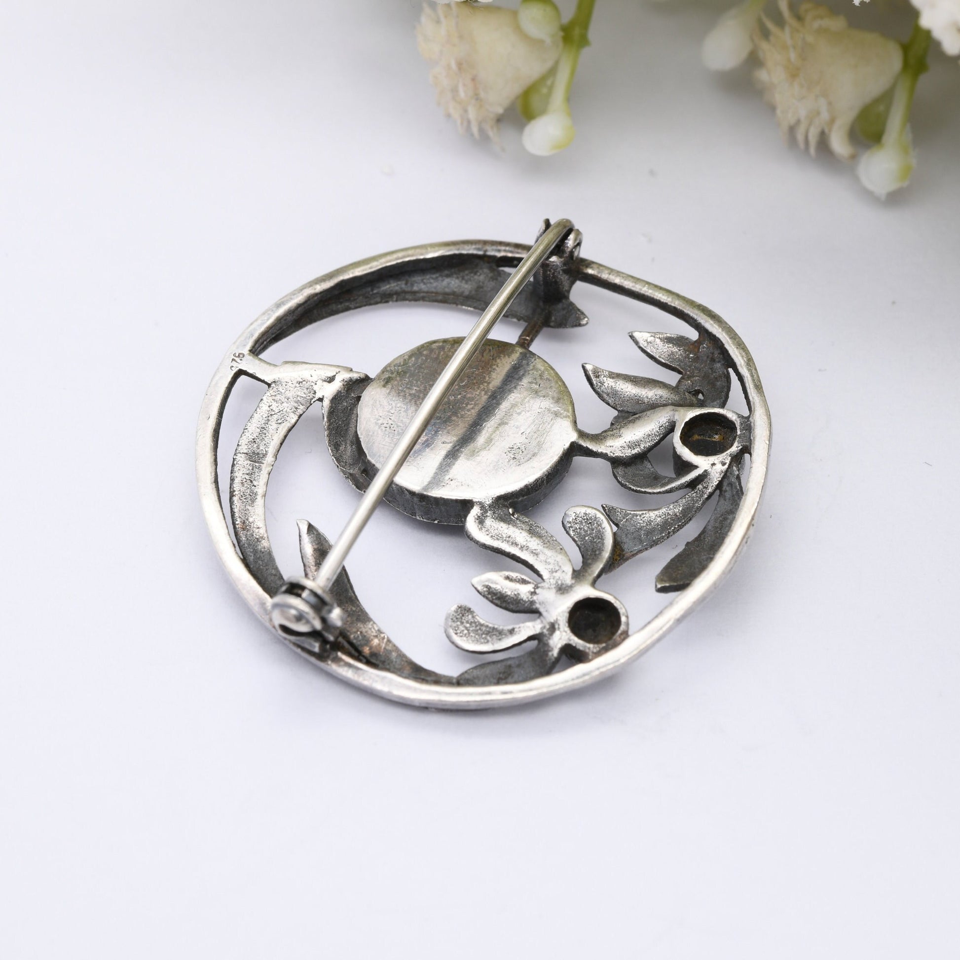 Vintage Sterling Silver Onyx Leaf Brooch - Openwork Flower Design | Artistic Circle Shape