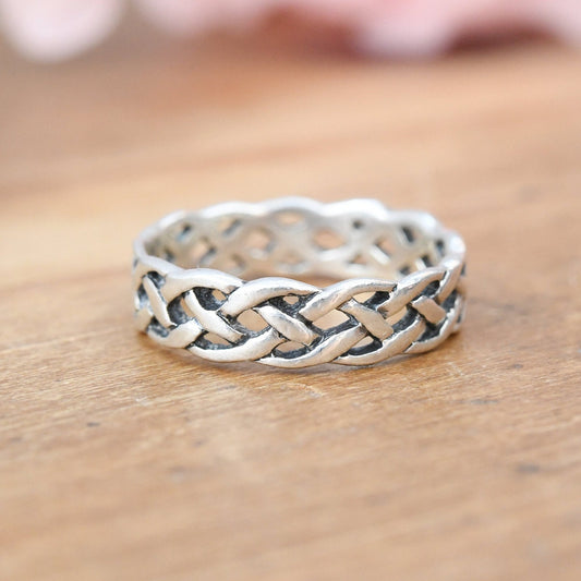 Vintage Sterling Silver Celtic Knot Ring - Openwork Woven Knotted Band | Unisex Minimalist Jewellery | UK Size - L | US Size - 5 3/4