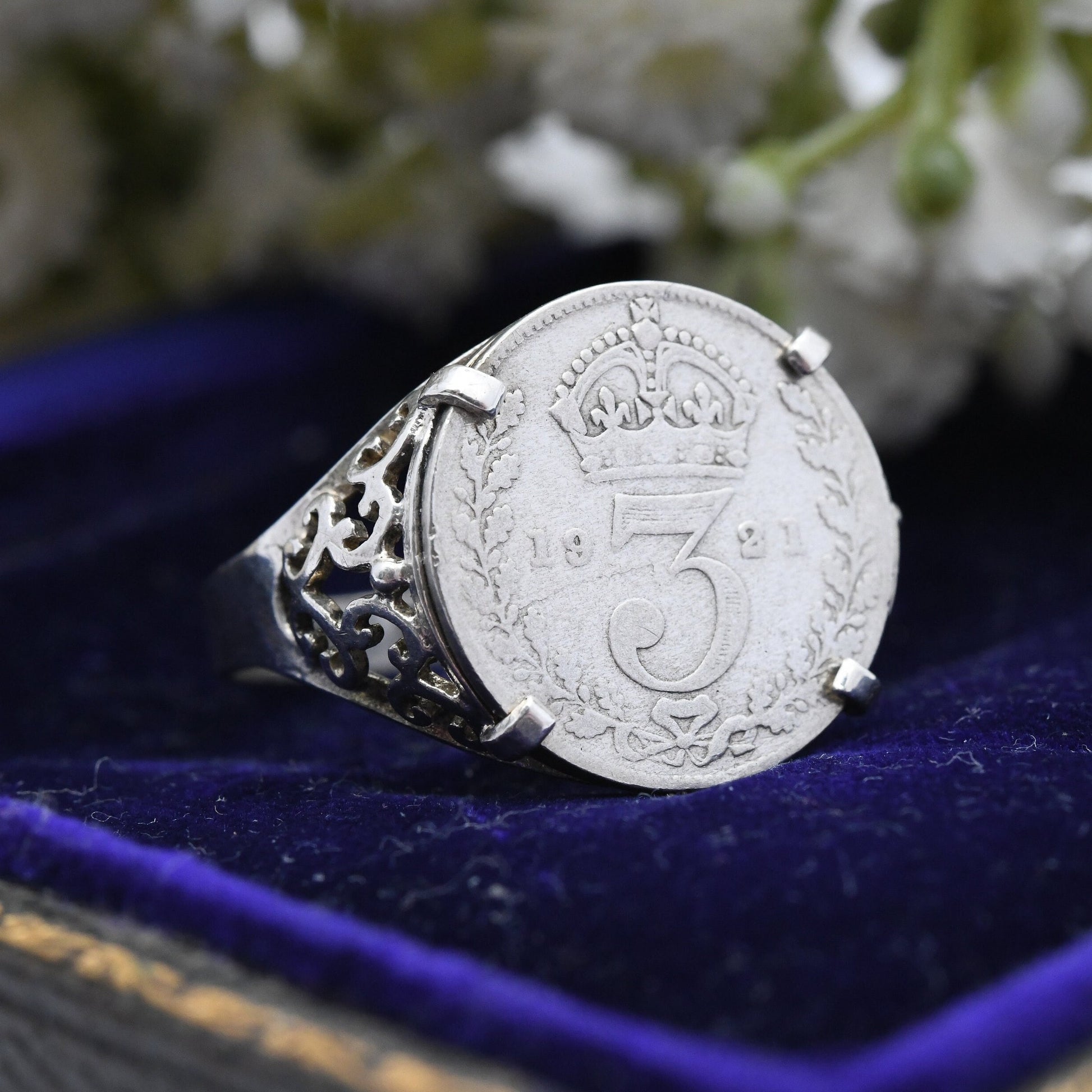 Antique Silver George V Threepence Coin 1921 Signet Ring 1972 Mid-Century - British Royal Family Jewellery | UK Size - S | US Size - 9