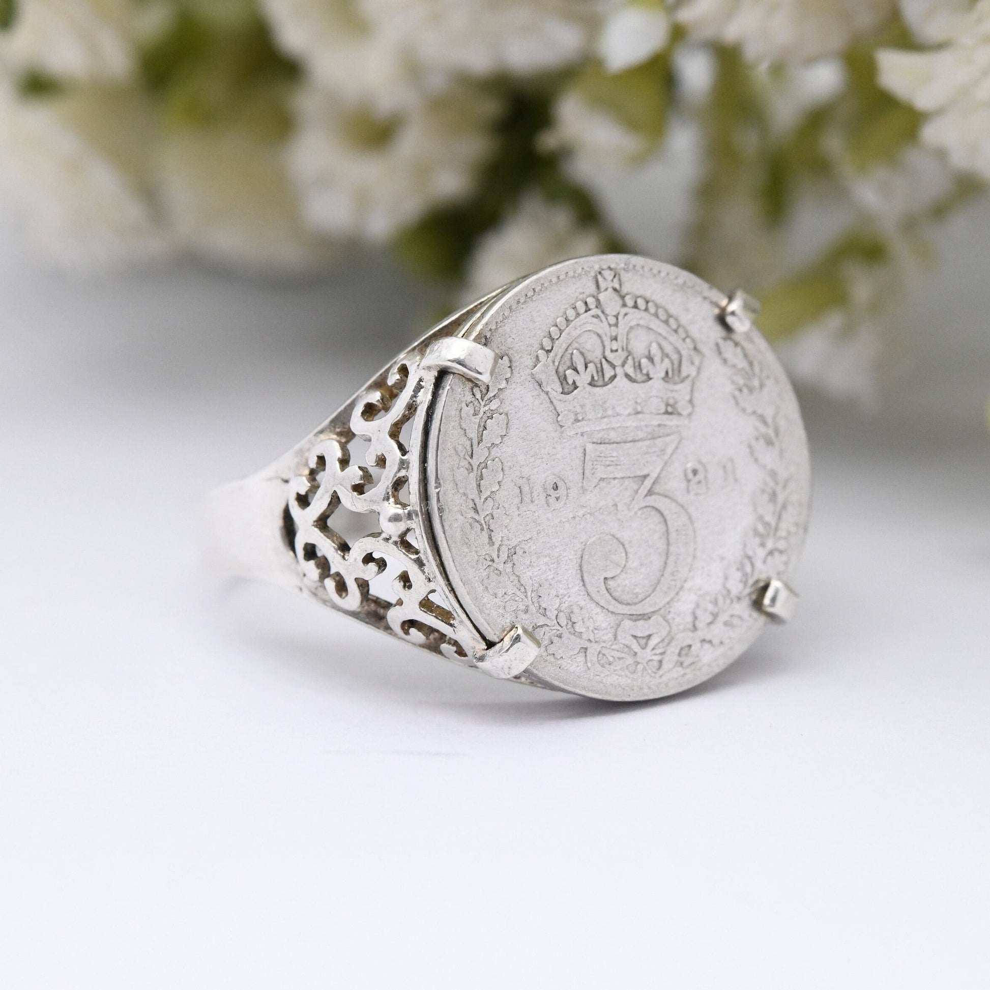 Antique Silver George V Threepence Coin 1921 Signet Ring 1972 Mid-Century - British Royal Family Jewellery | UK Size - S | US Size - 9