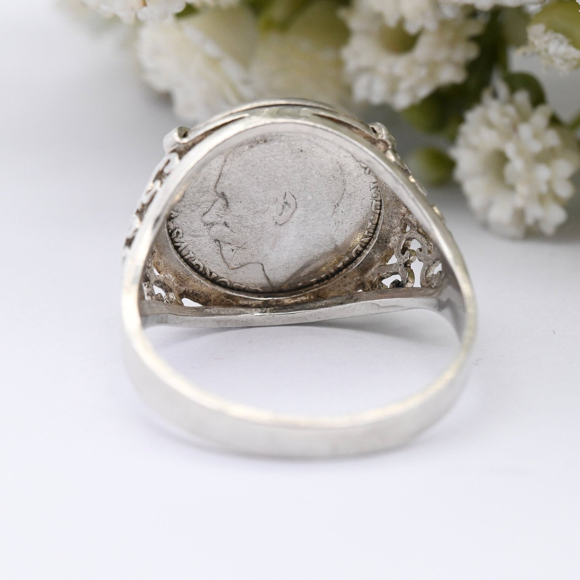 Antique Silver George V Threepence Coin 1921 Signet Ring 1972 Mid-Century - British Royal Family Jewellery | UK Size - S | US Size - 9