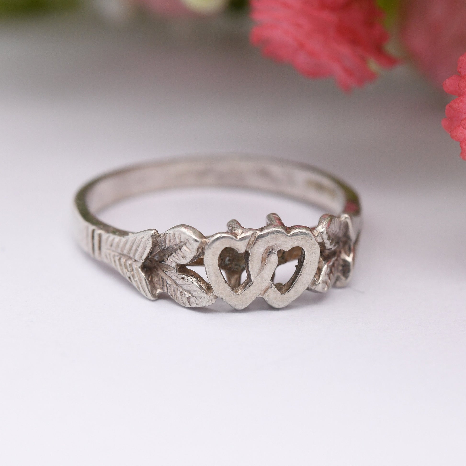 Vintage Sterling Silver Hearts Ring 1982 - Entwined Love Hearts | Leaf Shoulders | UK Size - N 1/2 | US - 7