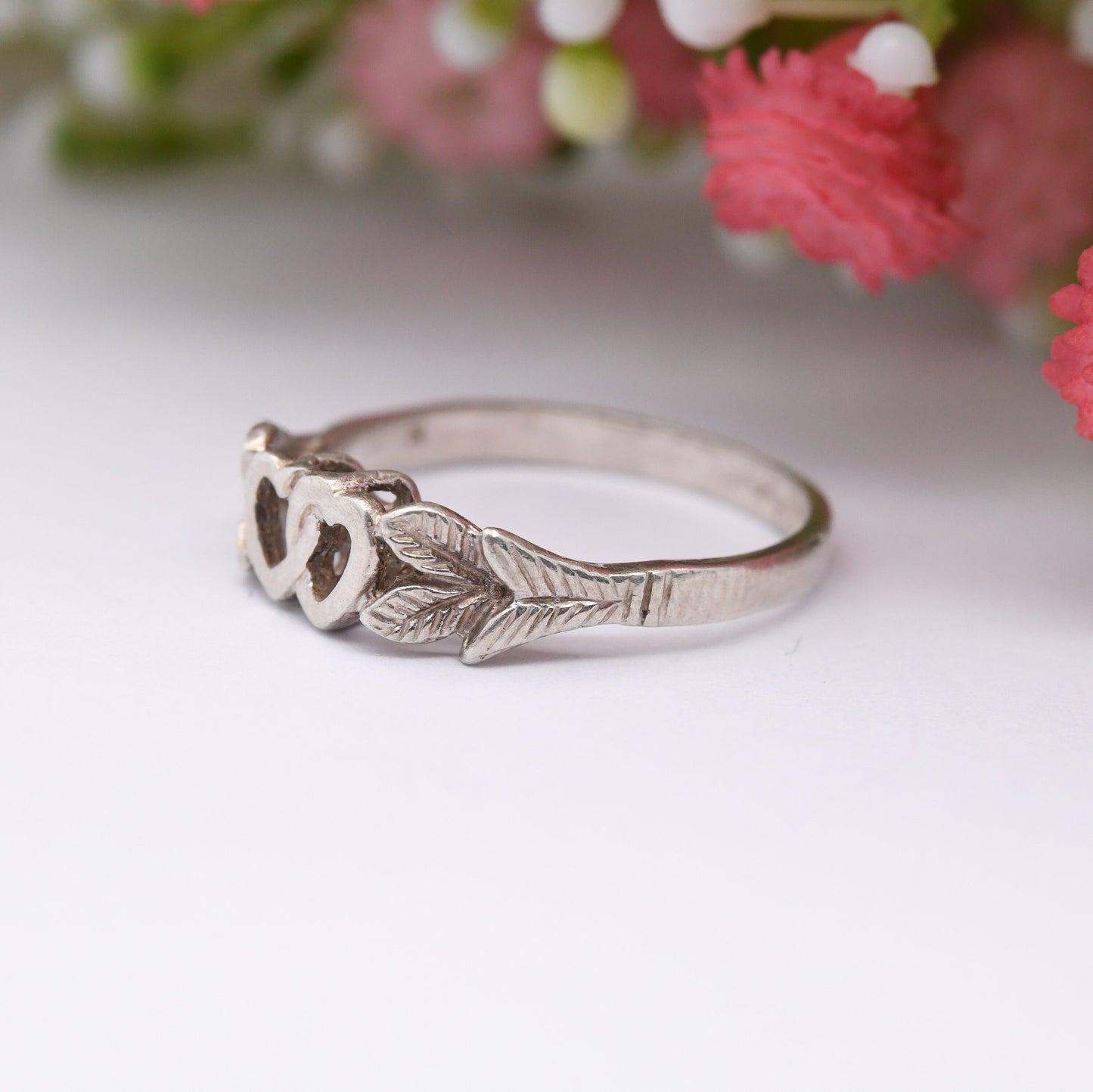 Vintage Sterling Silver Hearts Ring 1982 - Entwined Love Hearts | Leaf Shoulders | UK Size - N 1/2 | US - 7