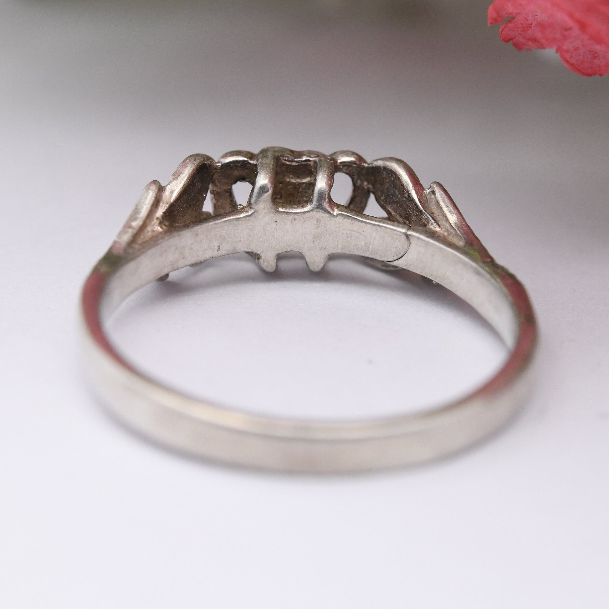 Vintage Sterling Silver Hearts Ring 1982 - Entwined Love Hearts | Leaf Shoulders | UK Size - N 1/2 | US - 7