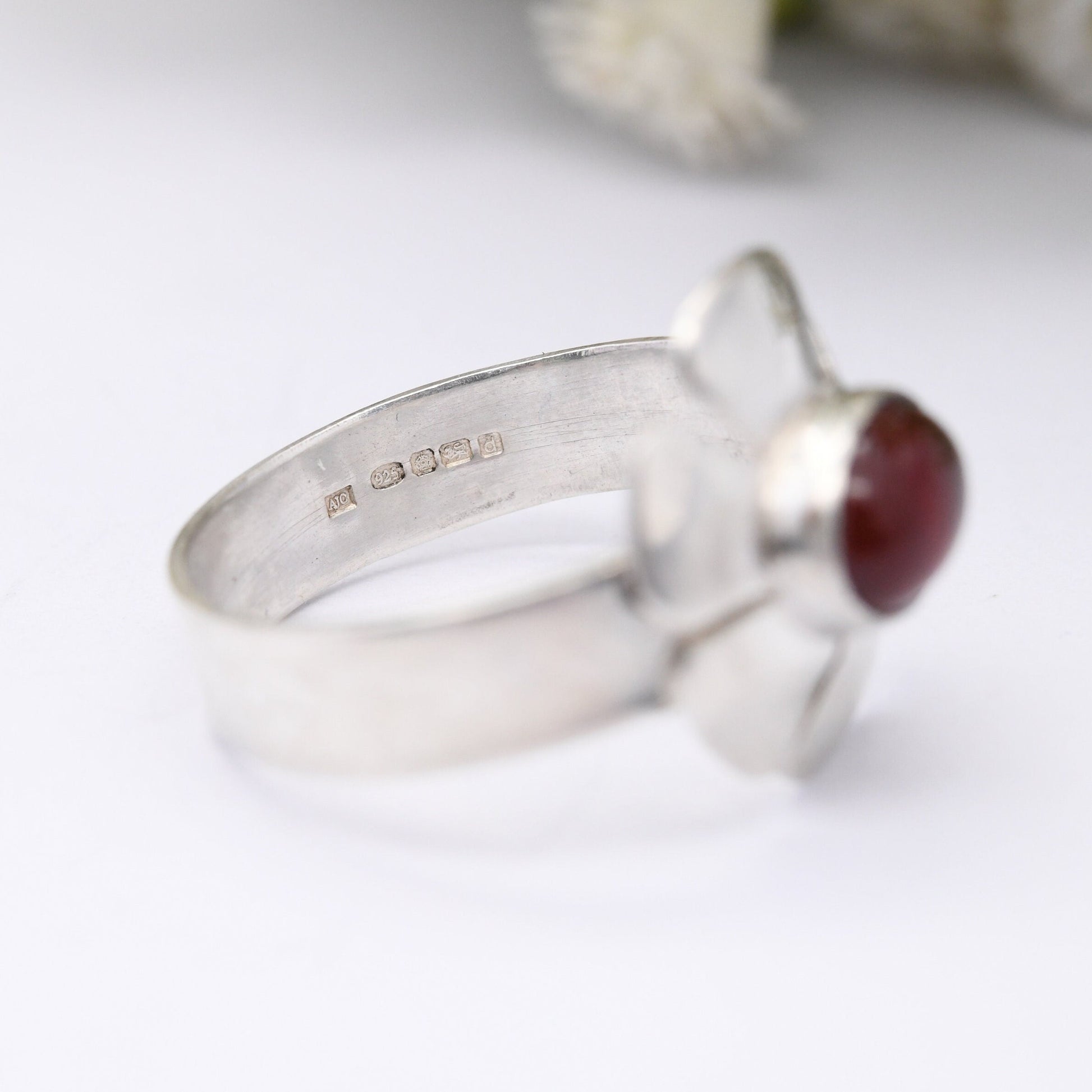 Sterling Silver Carnelian Flower Ring 2003 - Chunky Mid-Century Modernist Style | Red Stone Solitaire | UK Size - R | US Size - 8 3/4