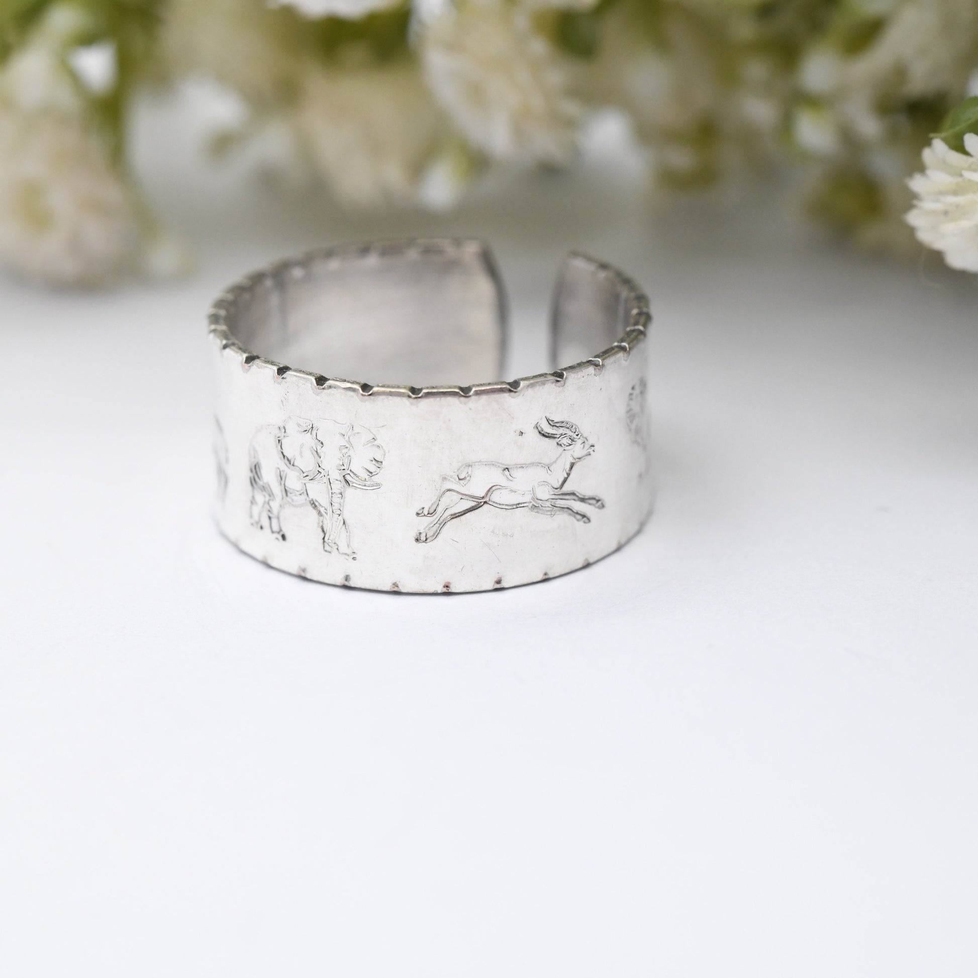 Vintage Big 5 African Animal Ring with Chunky Band - with Engraved Animals Design | Adjustable Size Ring | UK Size - T | US Size - 9 1/2