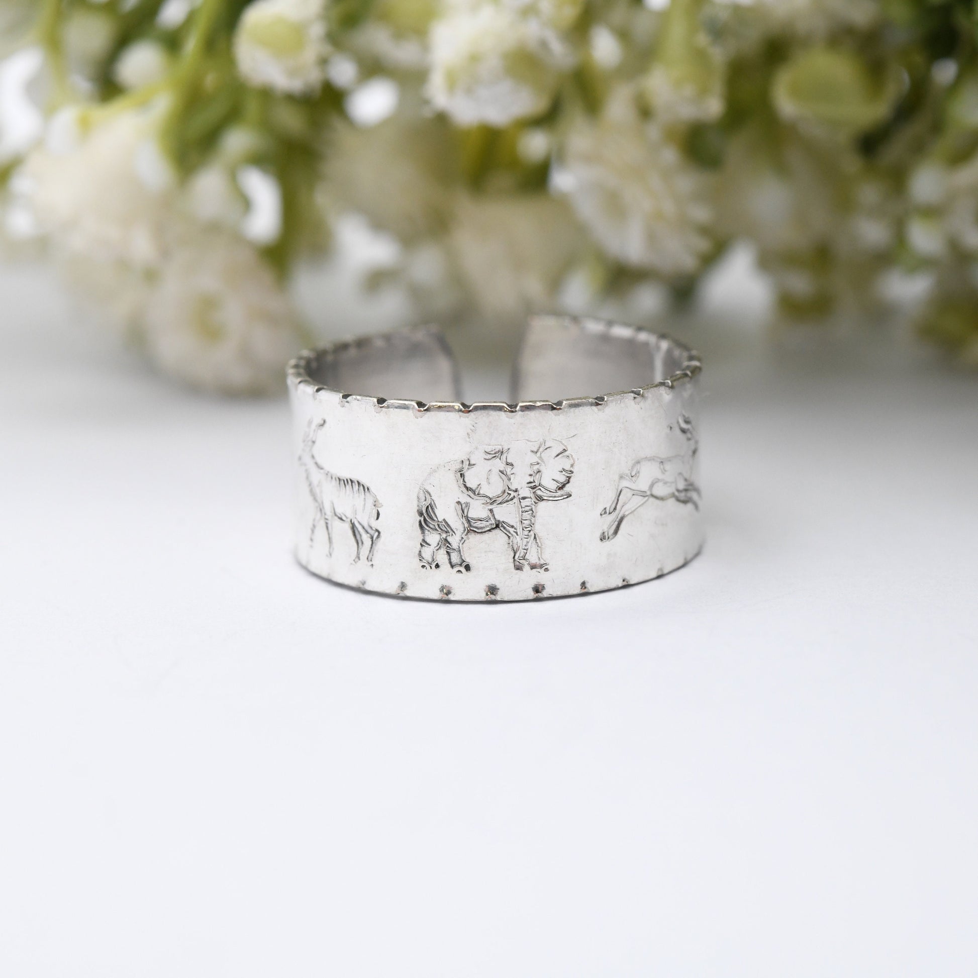 Vintage Big 5 African Animal Ring with Chunky Band - with Engraved Animals Design | Adjustable Size Ring | UK Size - T | US Size - 9 1/2