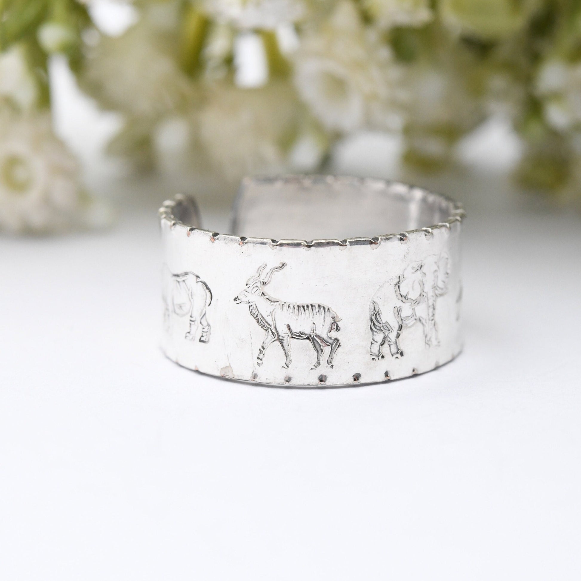 Vintage Big 5 African Animal Ring with Chunky Band - with Engraved Animals Design | Adjustable Size Ring | UK Size - T | US Size - 9 1/2