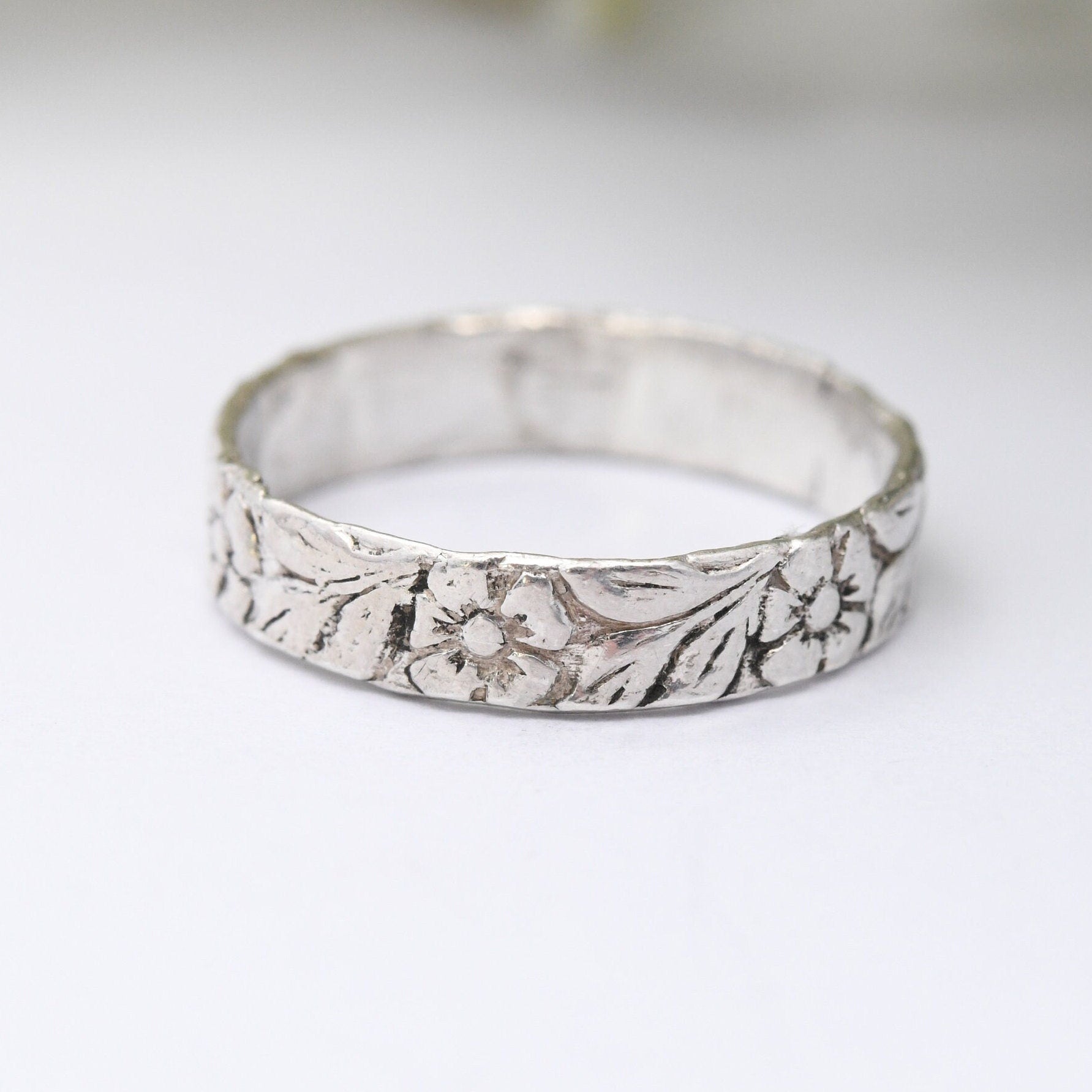 Vintage Silver Flower Band Ring - Floral Leaf Design | Unusual Unisex | UK Size - M 1/2 | US Size - 6 1/2